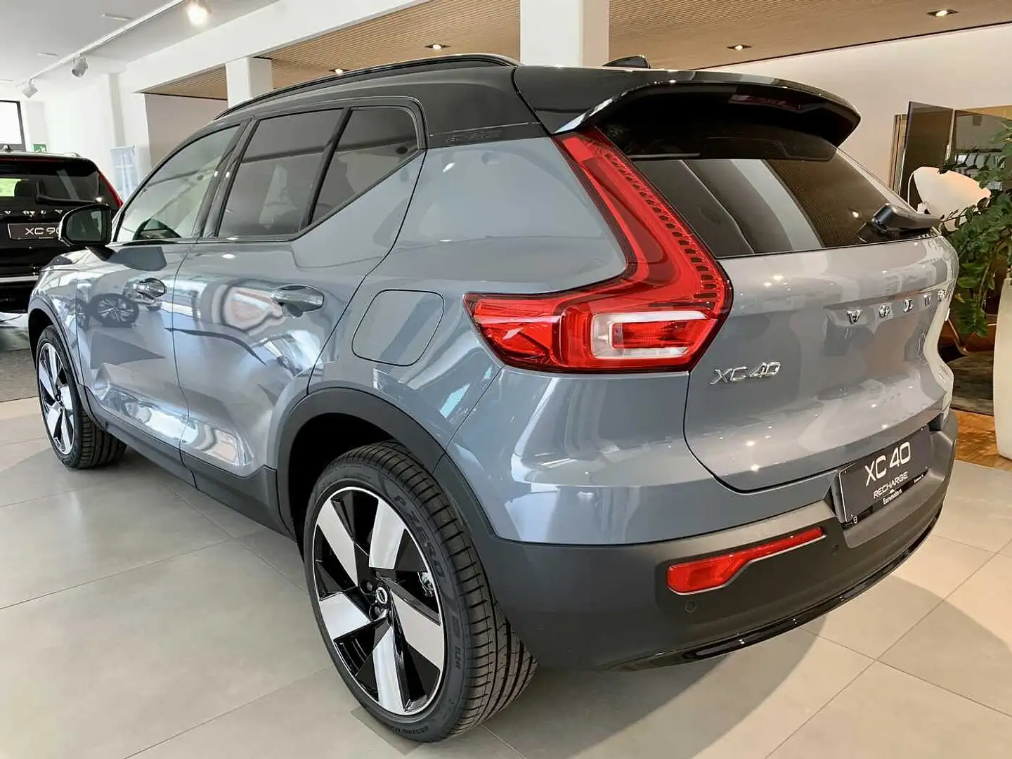 Volvo XC40 Recharge Plus, Single Motor Grigio - 2