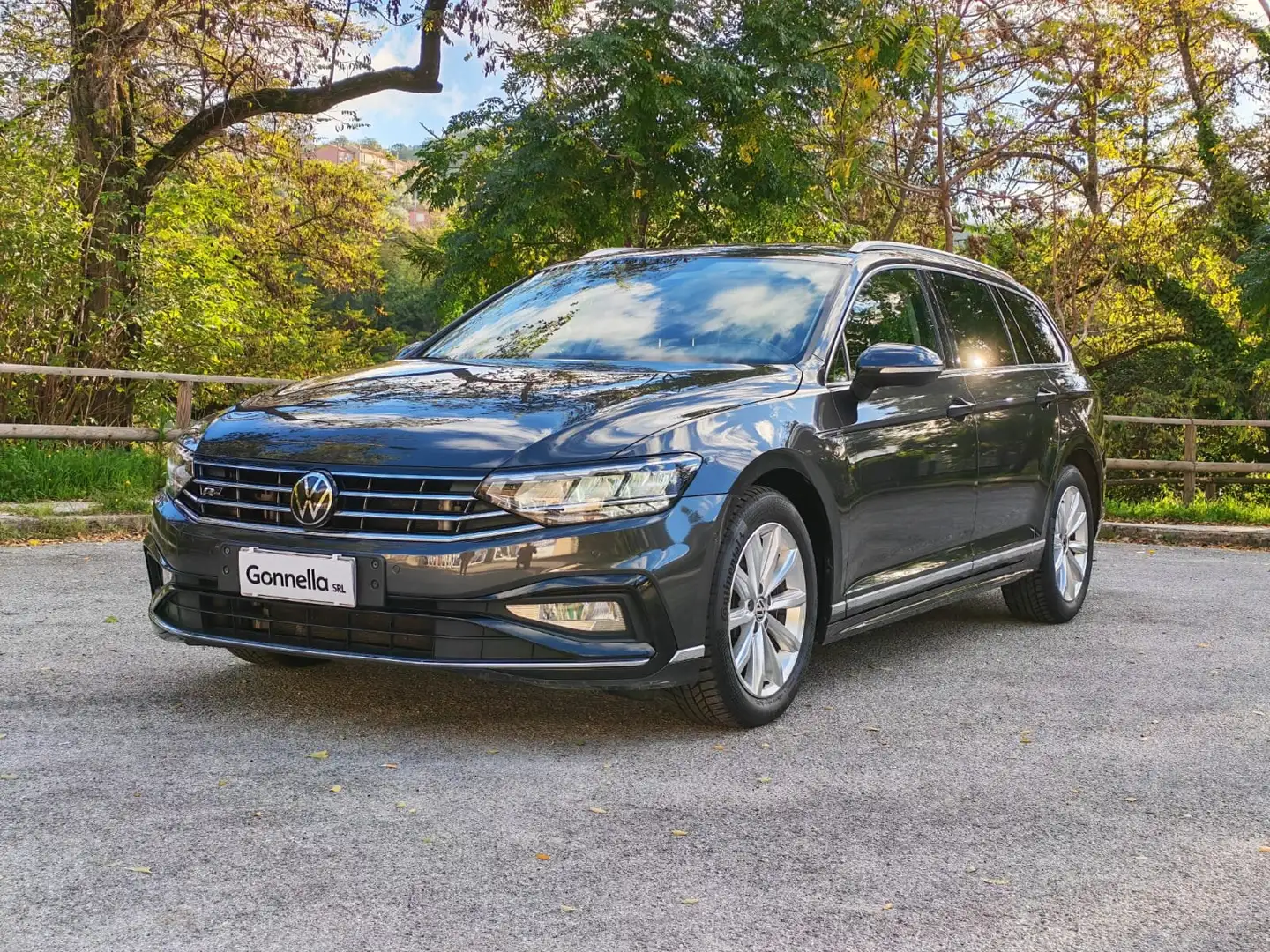 Volkswagen Passat Variant R-Line 2.0 tdi SCR Evo 150cv dsg Nero - 2