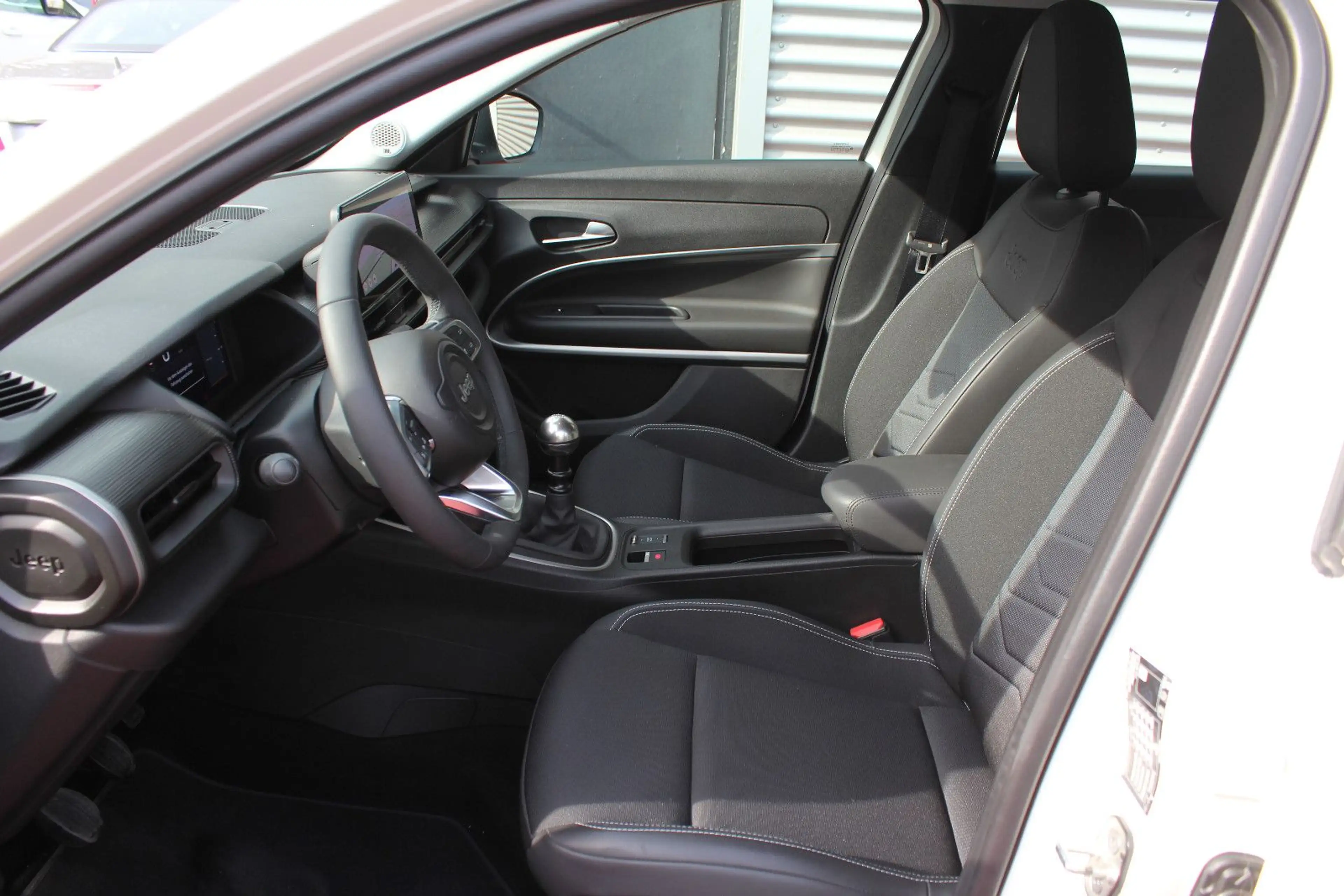Jeep Avenger AVENGER ALTITUDE KLIMA AHK NAVI WINTERPAKET — photo 15