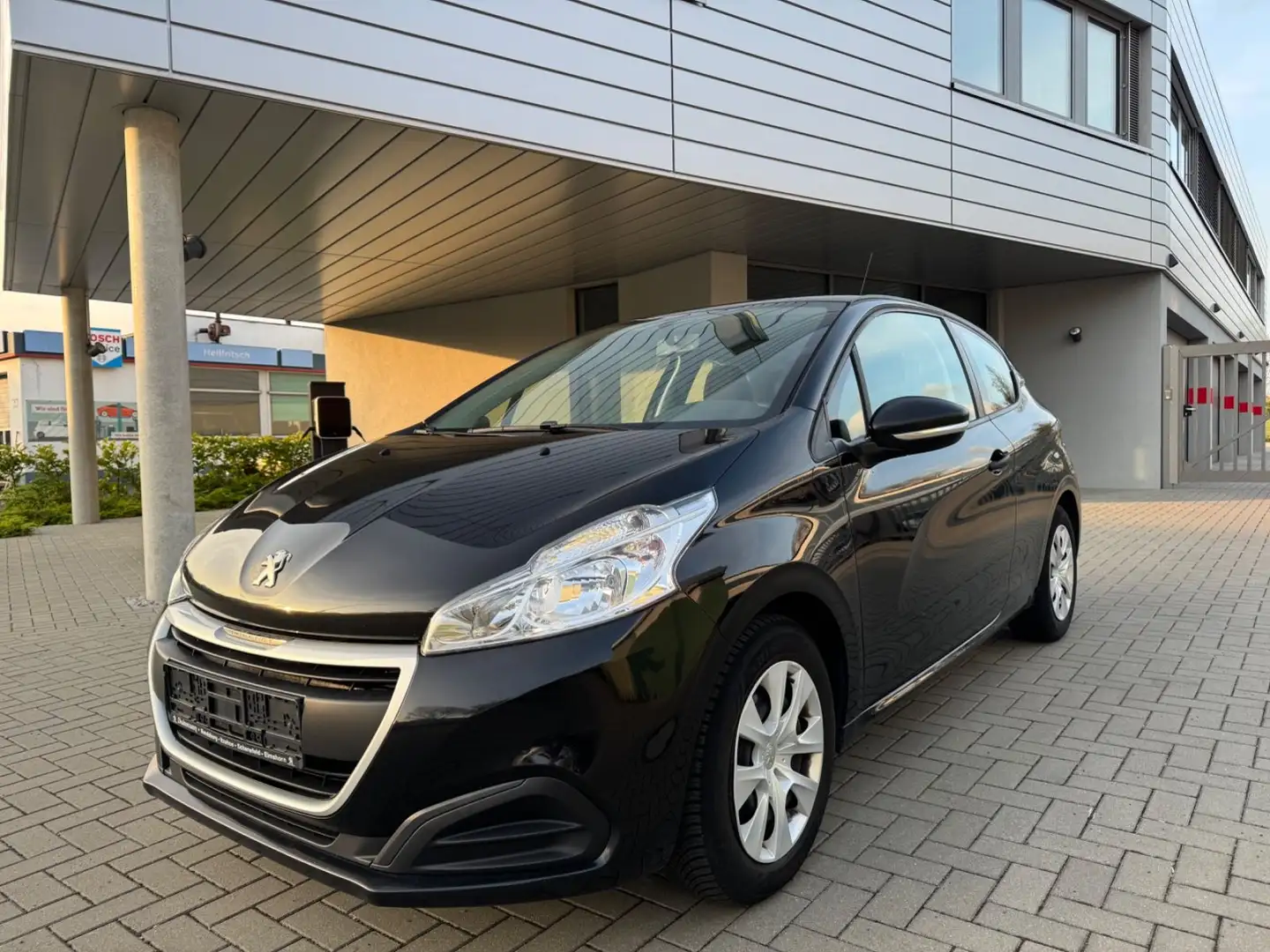 Peugeot 208 Access KLIMA TEMPOMAT FREISPRECH Schwarz - 1