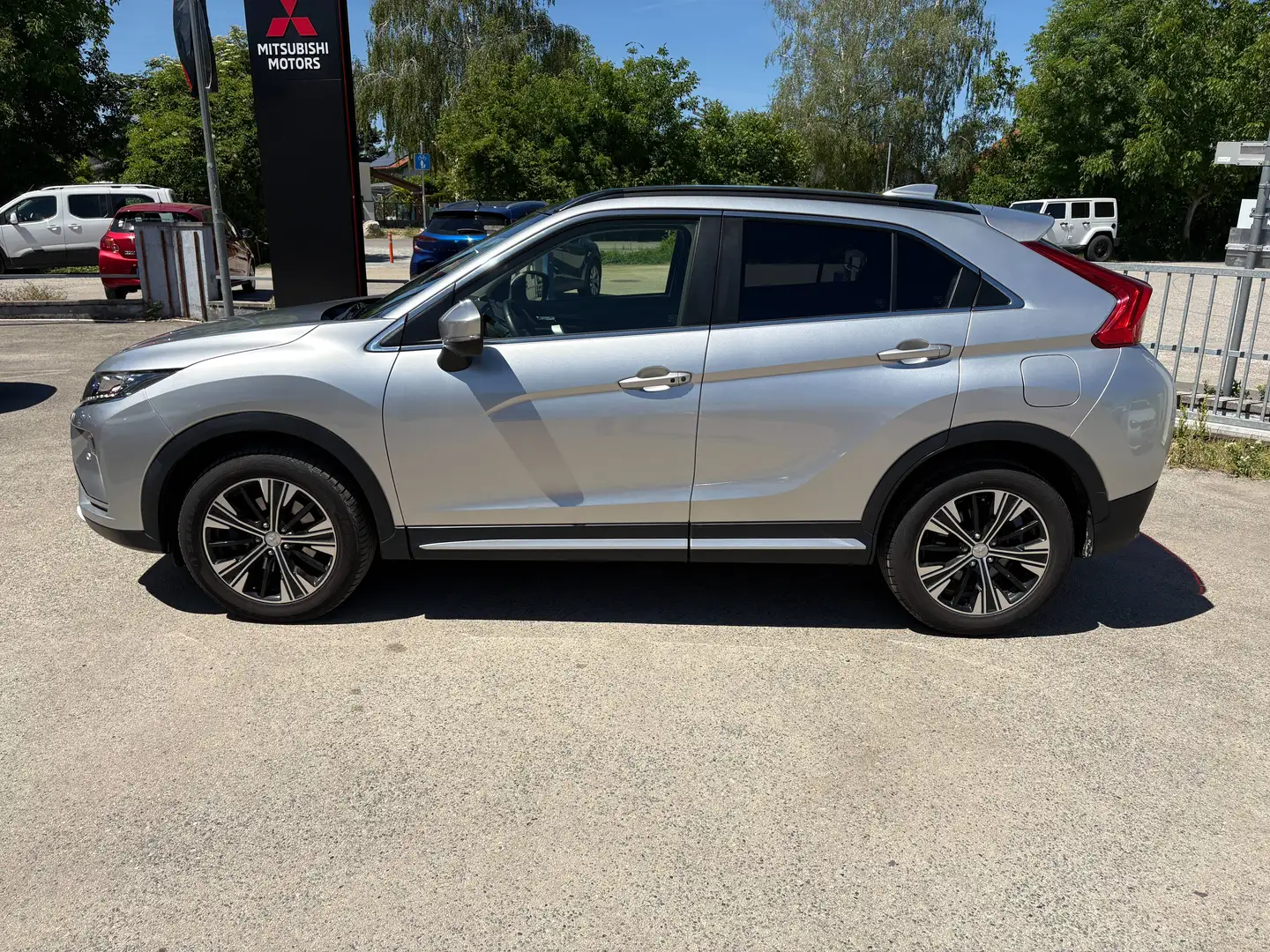 Mitsubishi Eclipse Cross 1,5 TC Intense+ First Edition Silber - 2