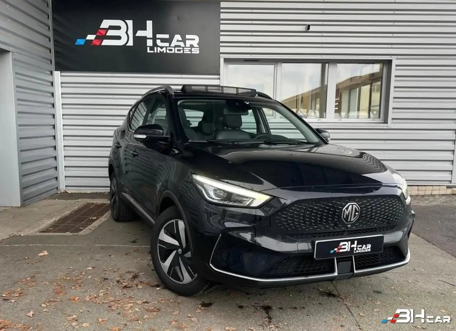 MG ZS 72KWH AUTONOMIE-ETENDUE LUXURY Noir - 1