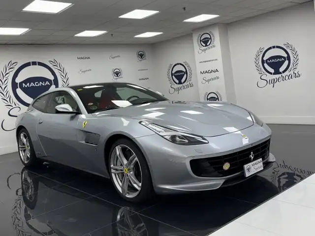 Ferrari GTC4 Lusso V12