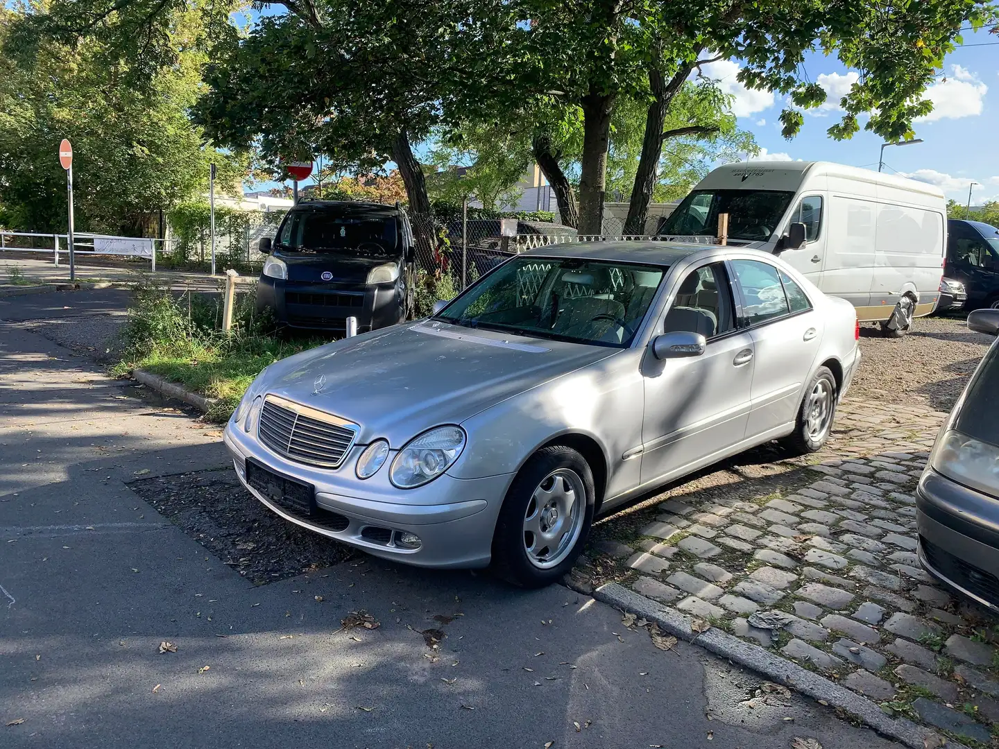 Mercedes-Benz E 200 E 200 CDI+Auto1A+1Hand+TÜV Neu+1Jahr Garantie Silber - 2