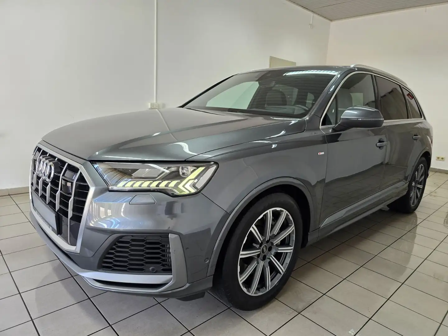 Audi Q7 55 TFSI e qu. S line Matrix HuD ACC Luft AHK Grau - 1