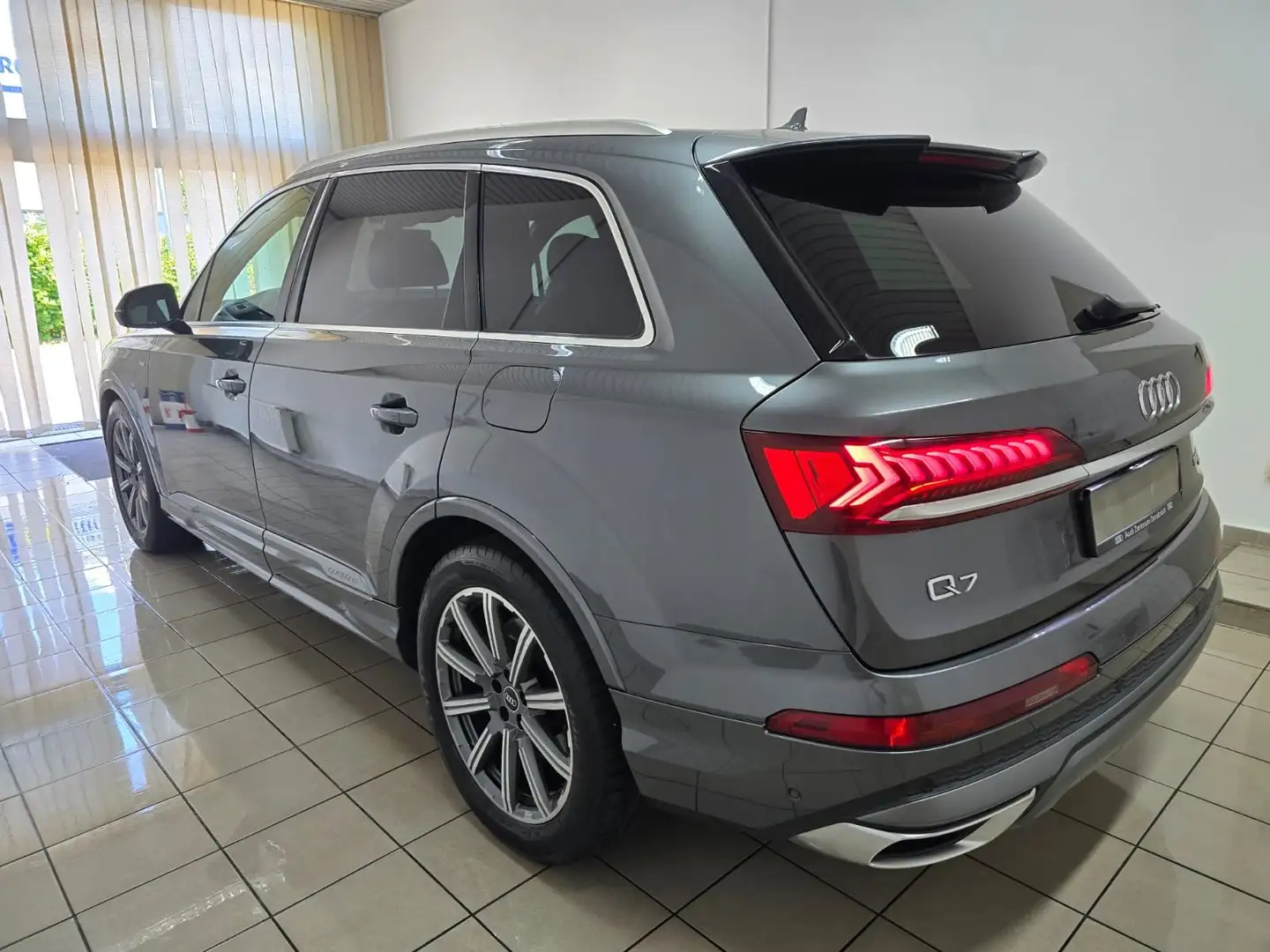 Audi Q7 55 TFSI e qu. S line Matrix HuD ACC Luft AHK Grau - 2
