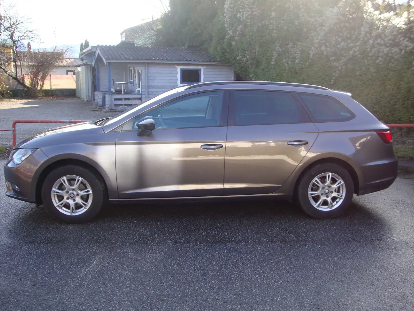 SEAT Leon Reference Grau - 2