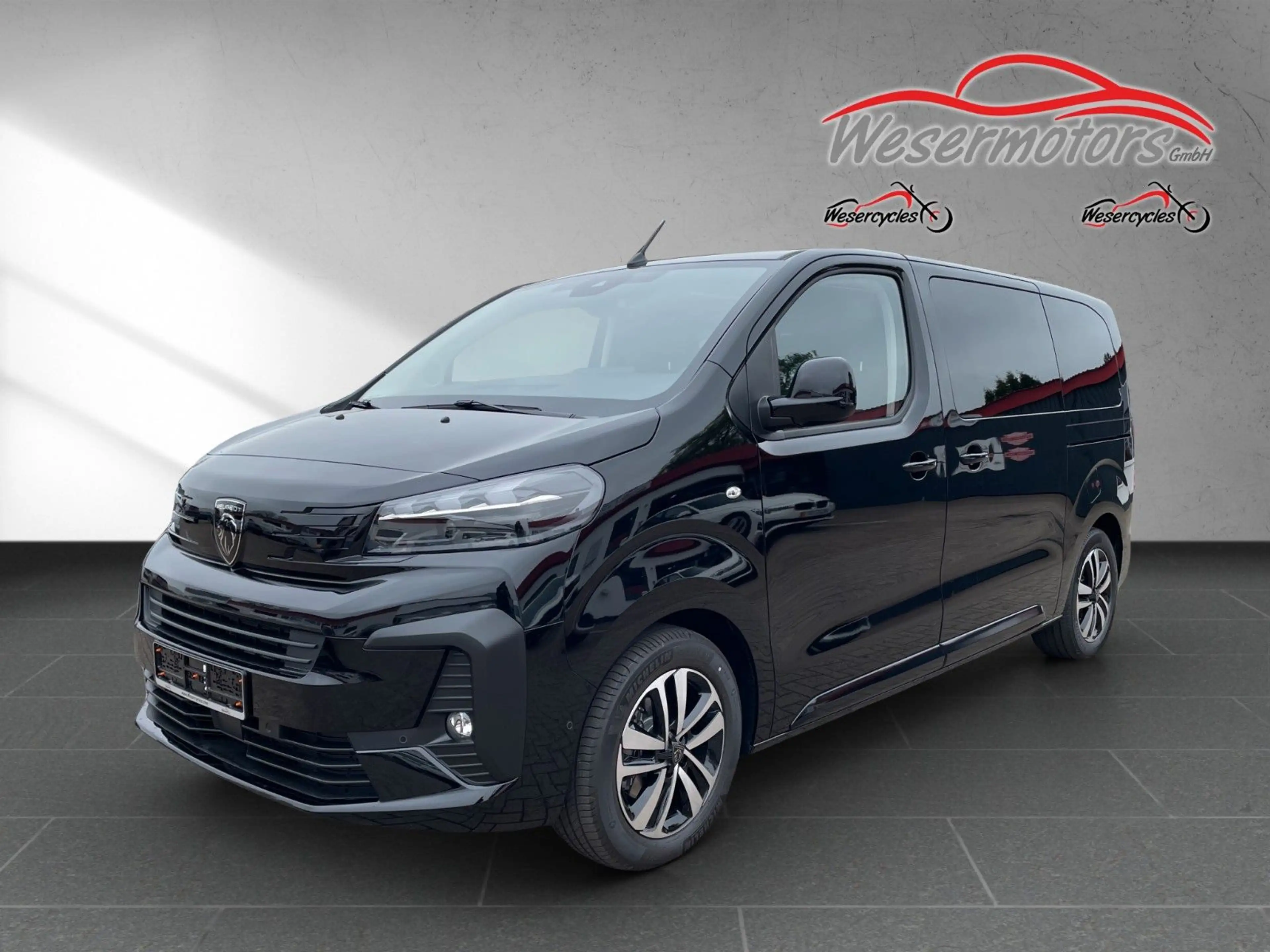 Peugeot Traveller Allure L2 / Panoramadach / AHK