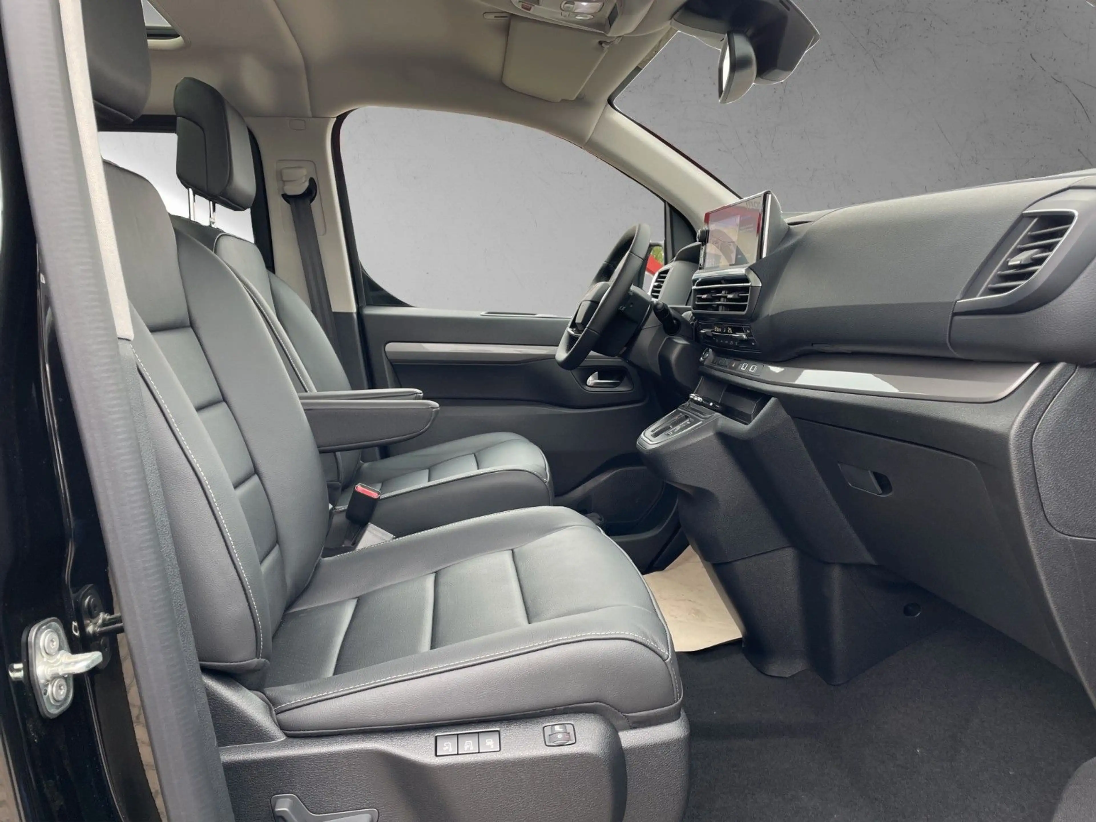 Peugeot Traveller Allure L2 / Panoramadach / AHK — photo 10