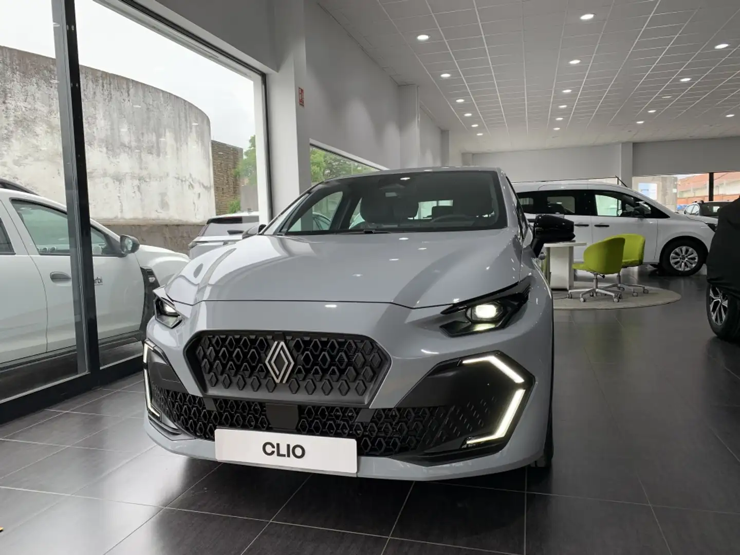 Renault Clio TCe Evolution 85kW Gris - 1