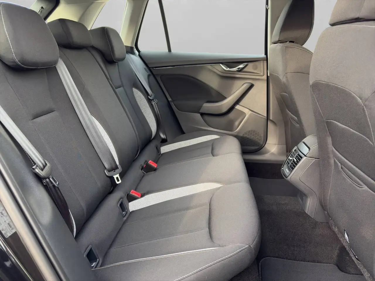 Skoda Kamiq 1.0TSI DSG SELECTION+AHK+RFK+KESSY+LENKRADH., миниатюра 17