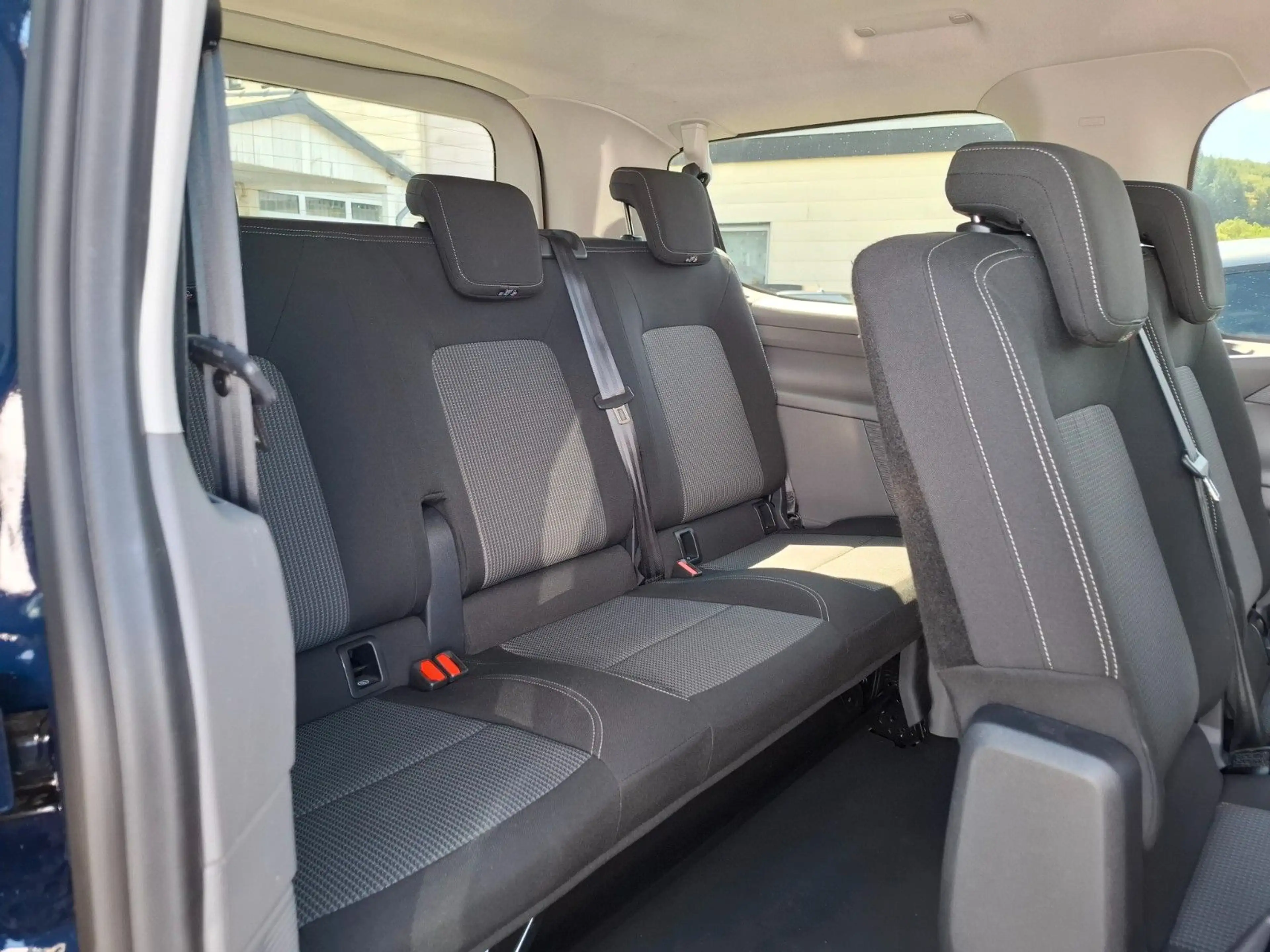 Volkswagen T7 Caravelle 2.0 TDI APP KAMERA LED KLIMA — photo 12