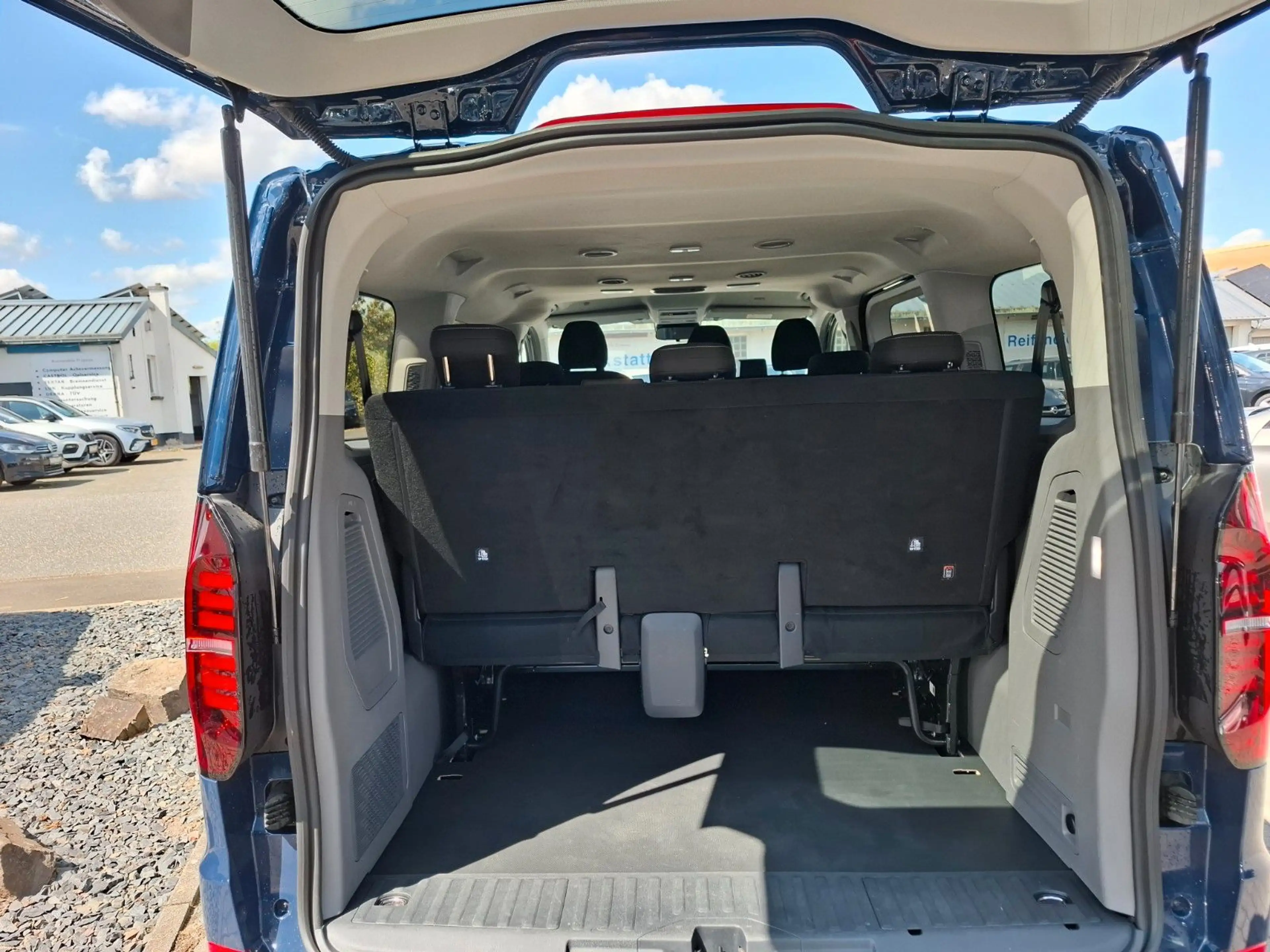 Volkswagen T7 Caravelle 2.0 TDI APP KAMERA LED KLIMA — photo 6