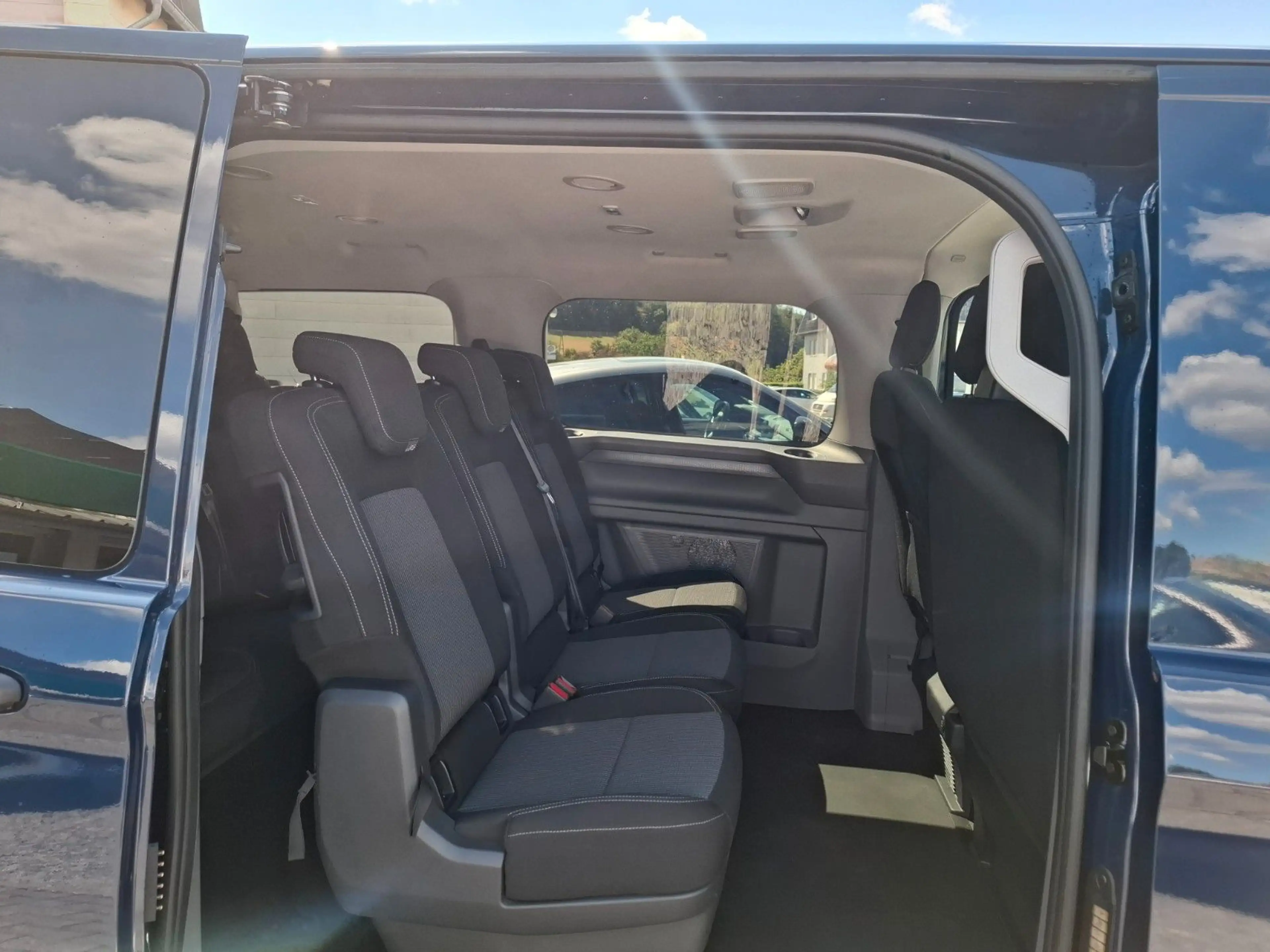 Volkswagen T7 Caravelle 2.0 TDI APP KAMERA LED KLIMA — photo 11