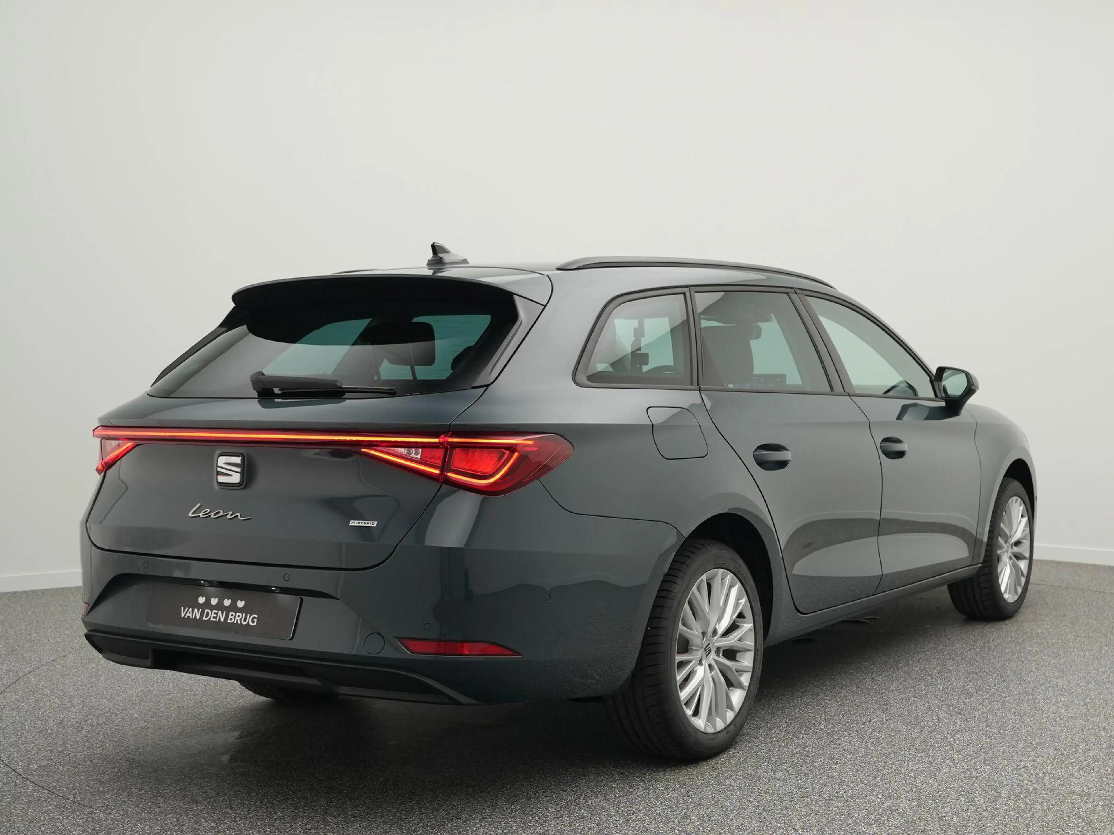 SEAT Leon e-Hybrid Sportstourer 1.5 TSI Business Style 204pk | Lage f — photo 2