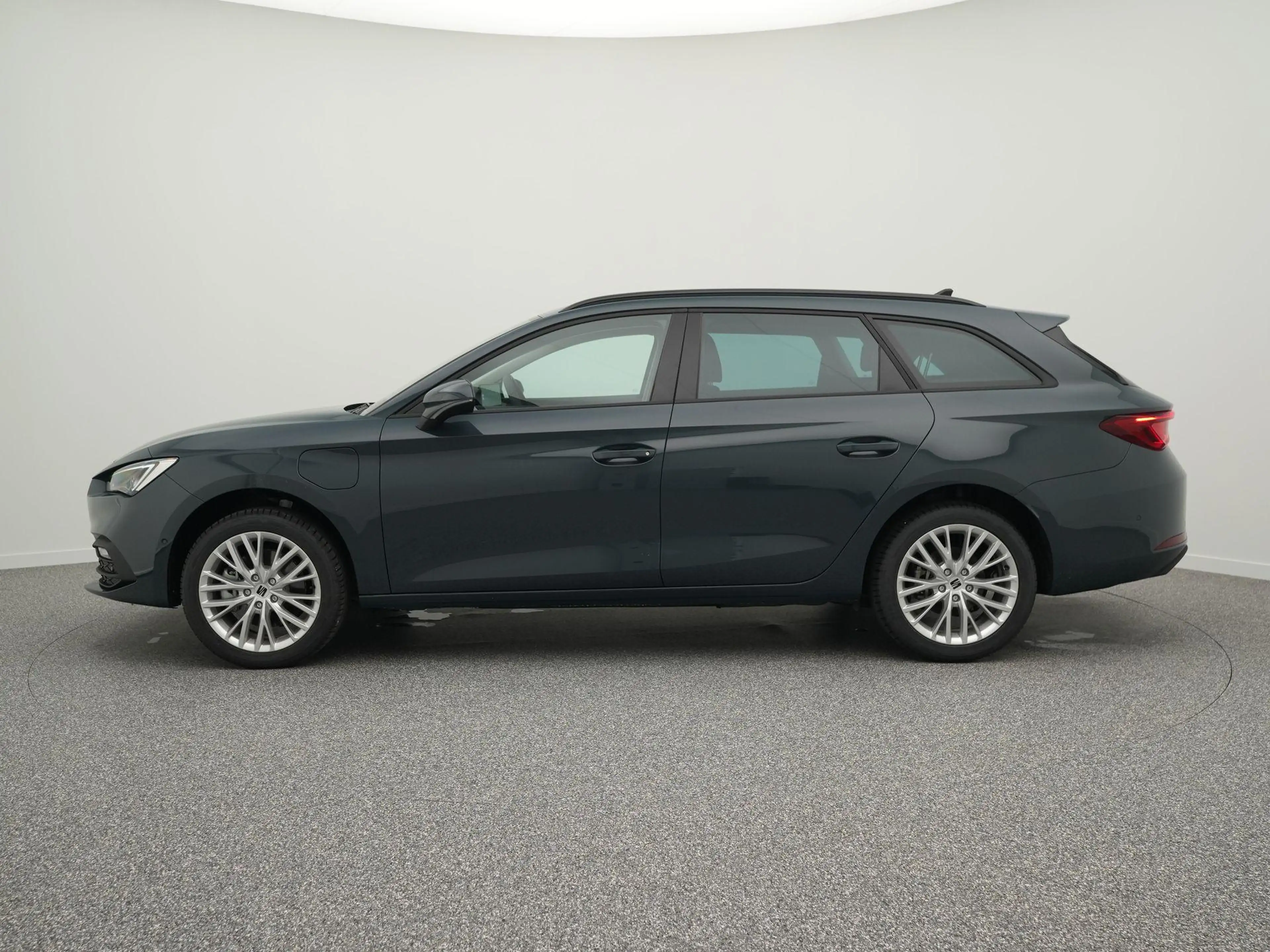 SEAT Leon e-Hybrid Sportstourer 1.5 TSI Business Style 204pk | Lage f — photo 11