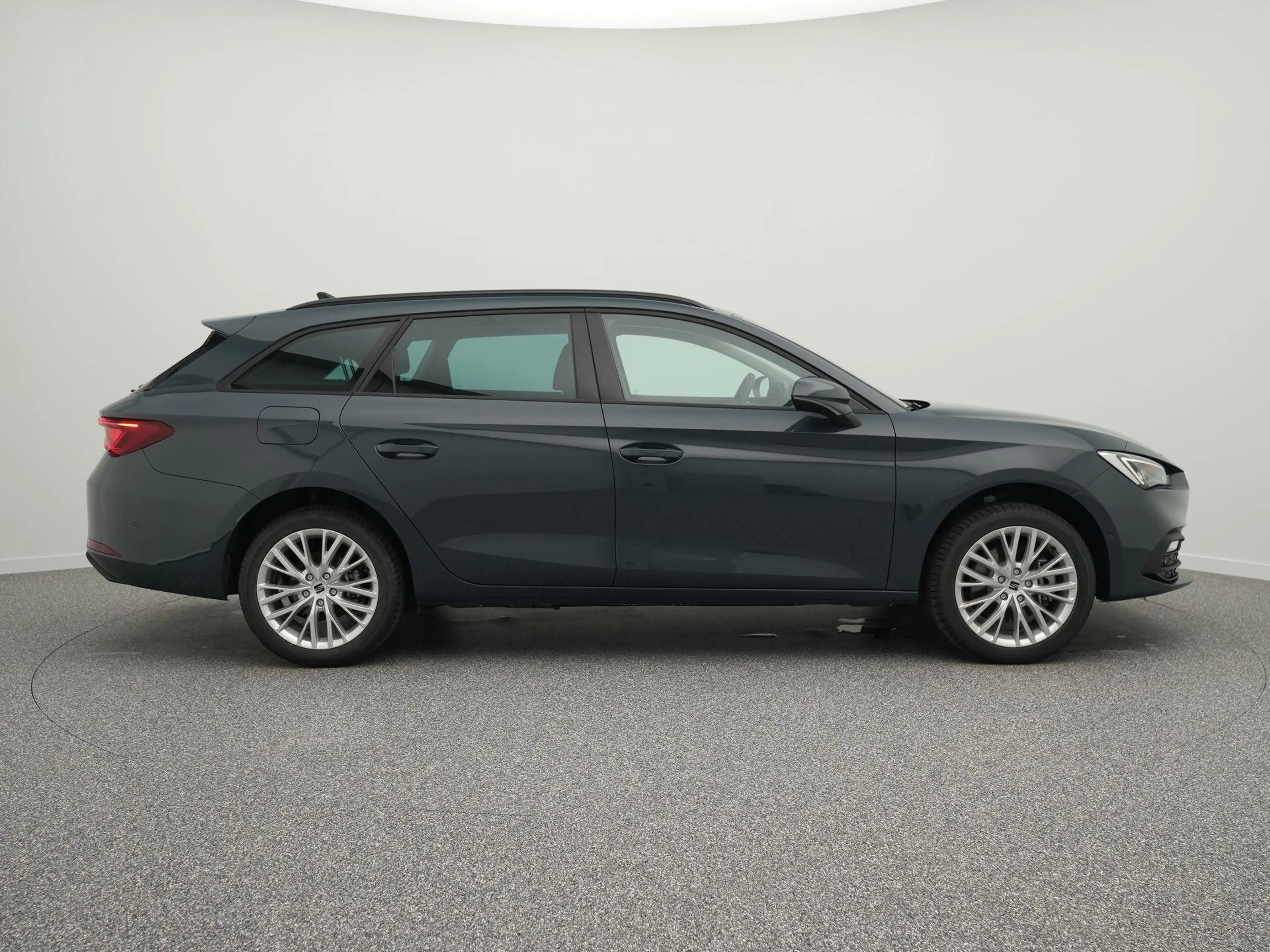 SEAT Leon e-Hybrid Sportstourer 1.5 TSI Business Style 204pk | Lage f — photo 12