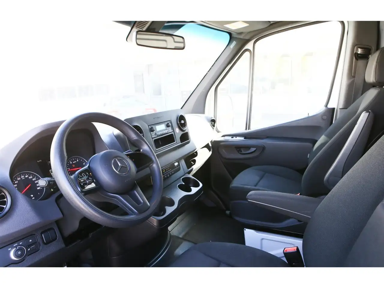 Mercedes-Benz Sprinter снимка Mercedes-Benz Sprinter