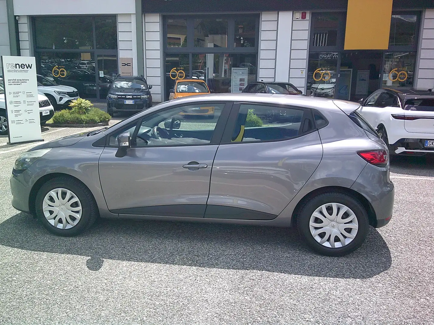 Renault Clio Clio IV 2012 5p 1.2 Costume National 75cv E6 Grigio - 2