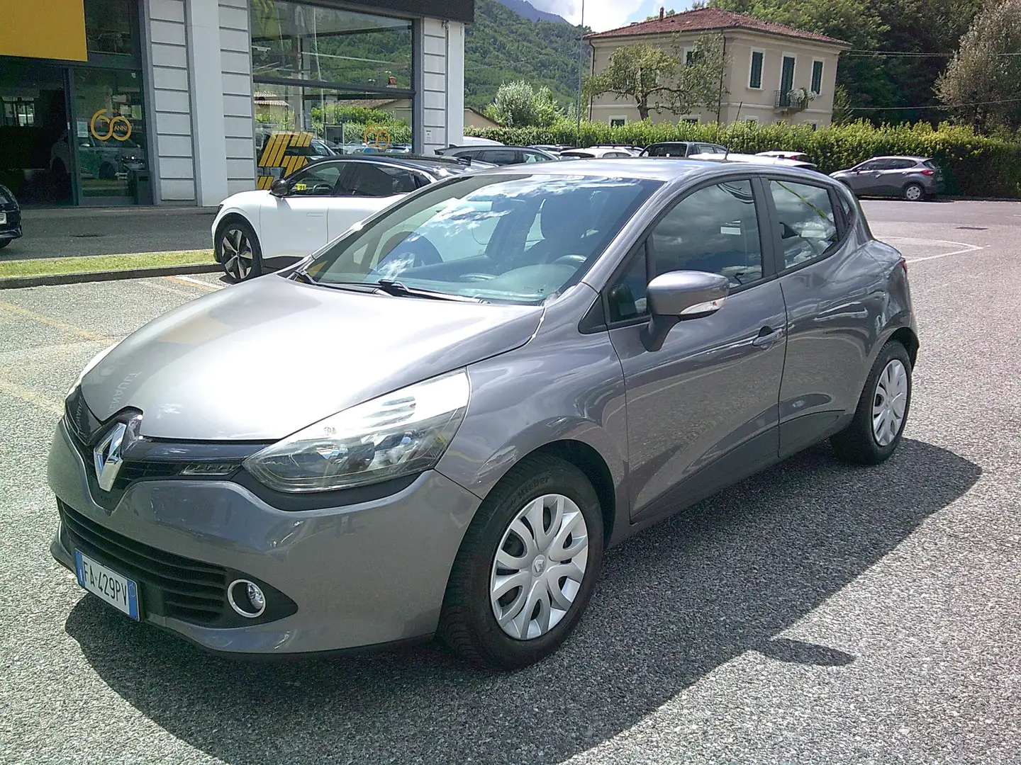 Renault Clio Clio IV 2012 5p 1.2 Costume National 75cv E6 Grigio - 1
