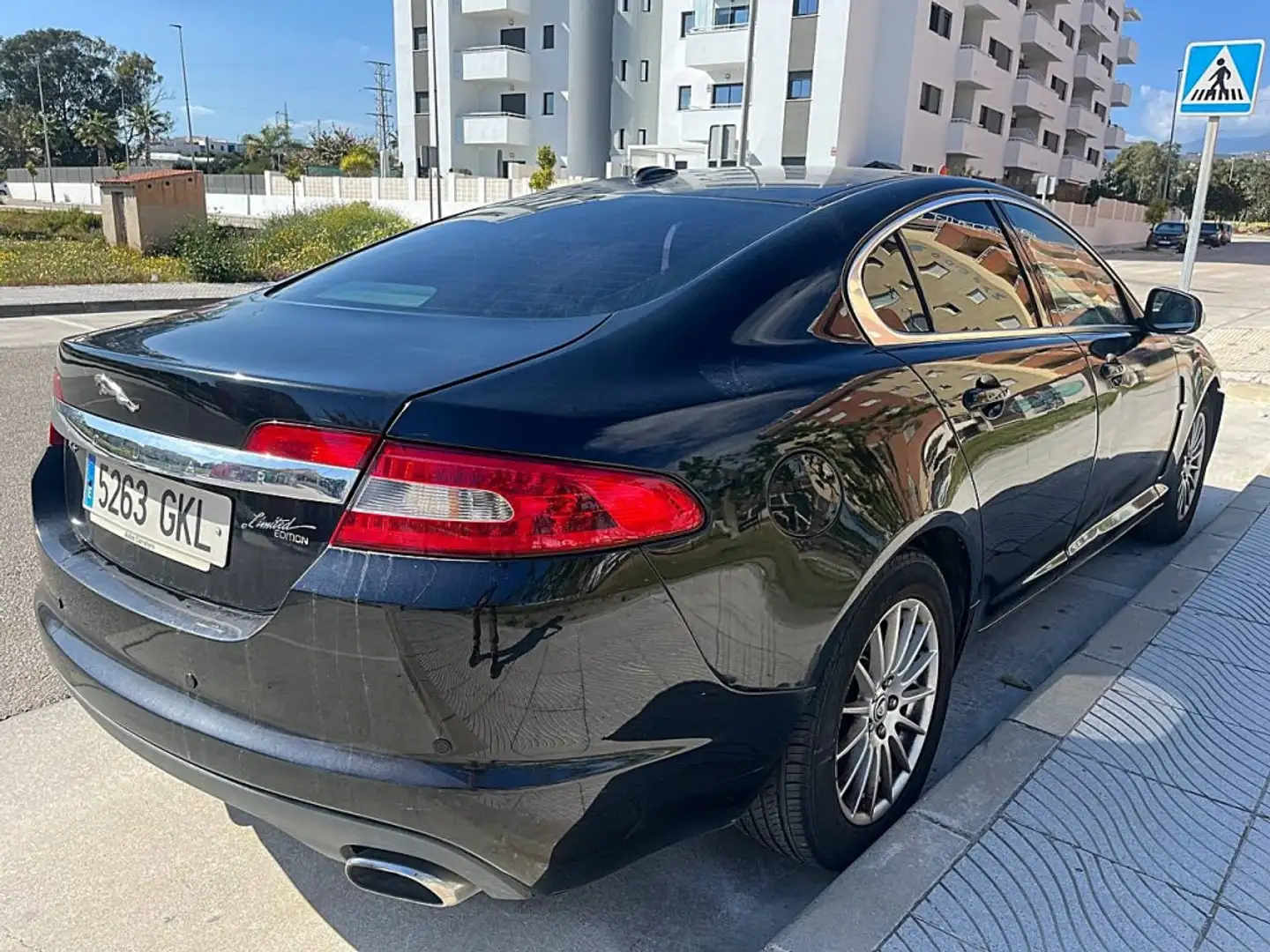 Jaguar XF 2.7D V6 Premium Luxury Aut. Negro - 2