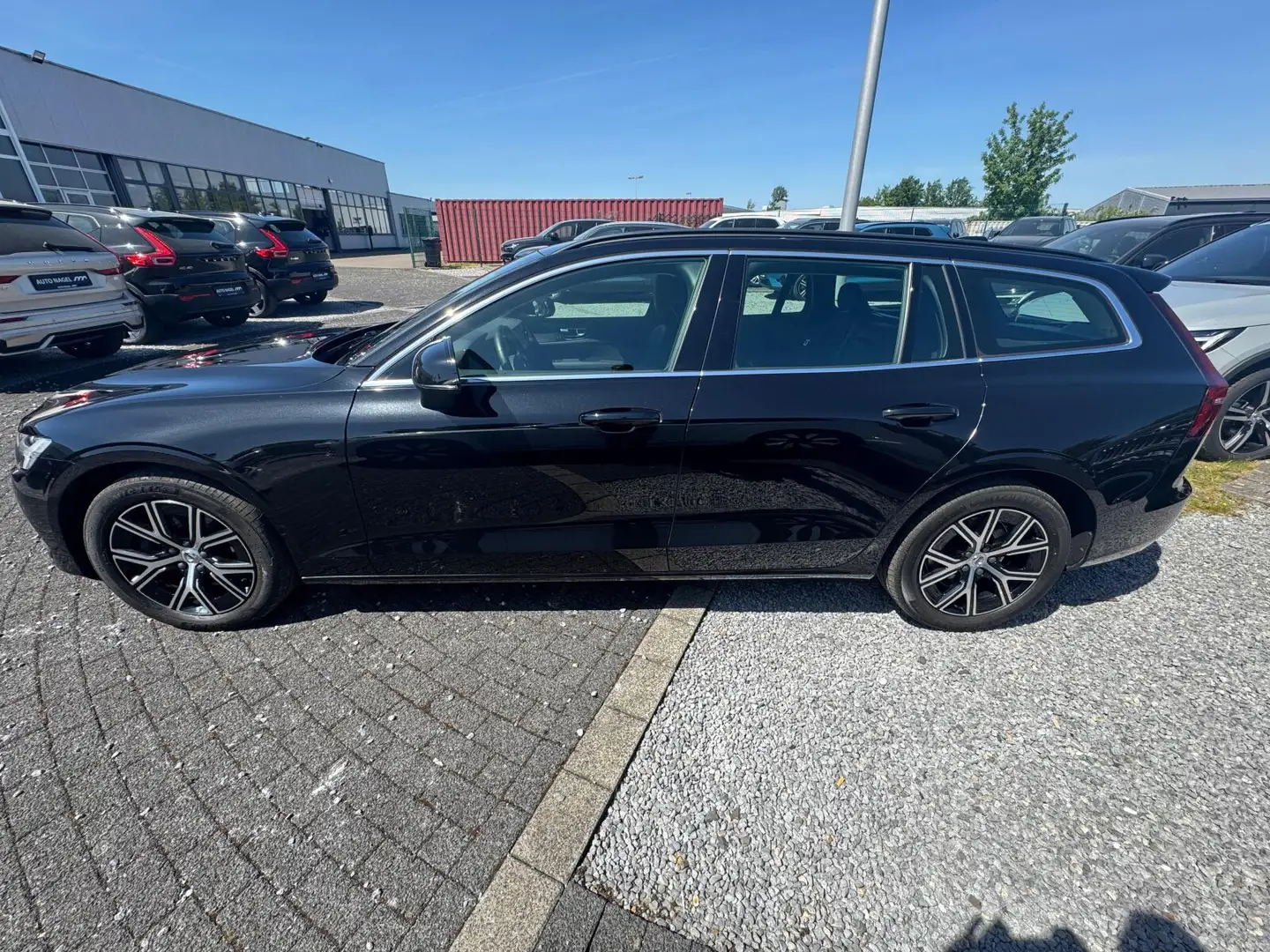 Volvo V60 V60 B4 Autom. Core Keyless-Start/Klima/LED/eSitz Schwarz - 2