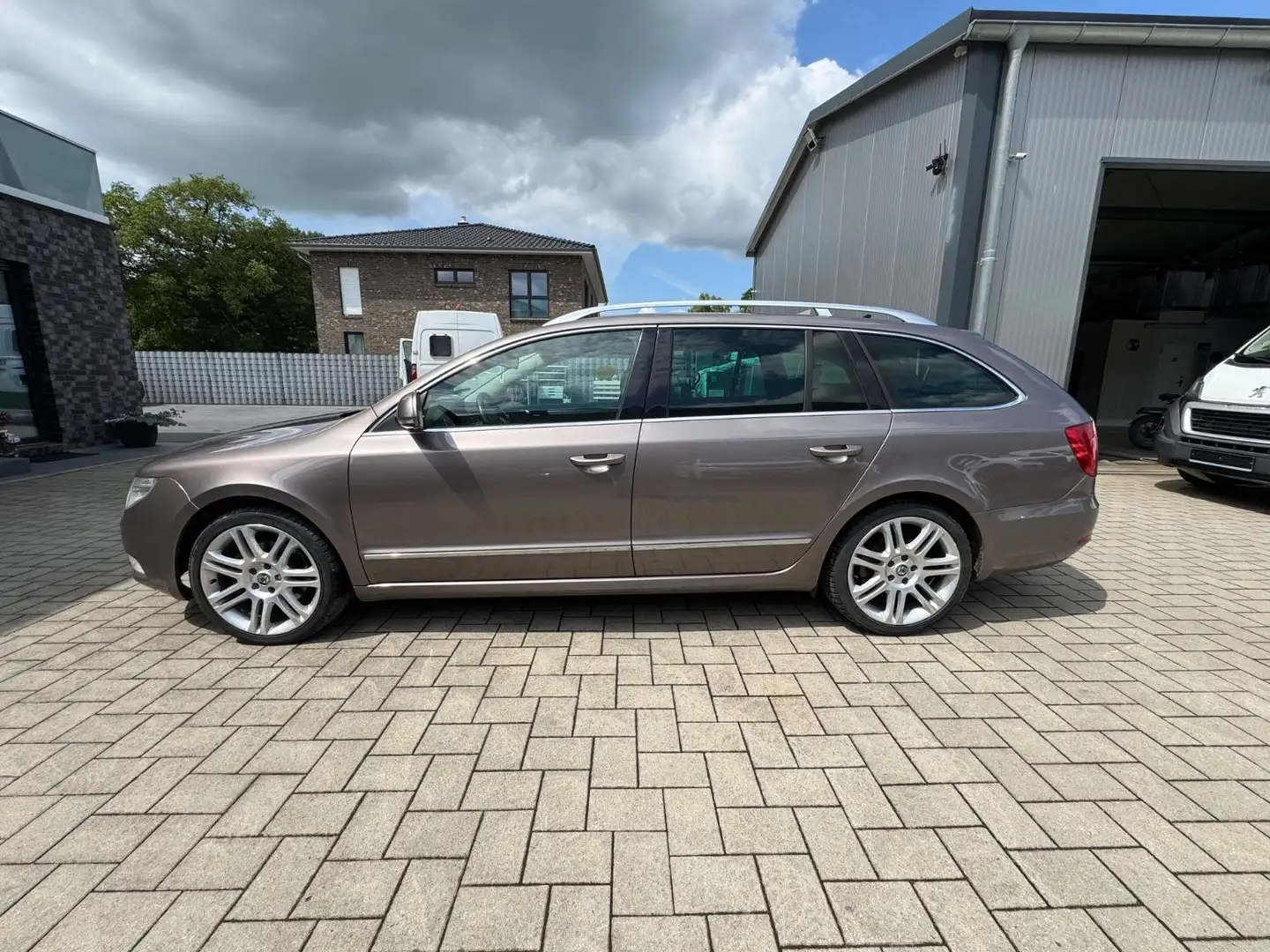 Skoda Superb Combi Elegance Navi/AHK/Memory/PDC Violett - 2