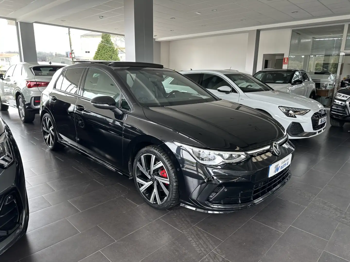 Volkswagen Golf 2.0TDI R-Line DSG 110kW Negro - 1