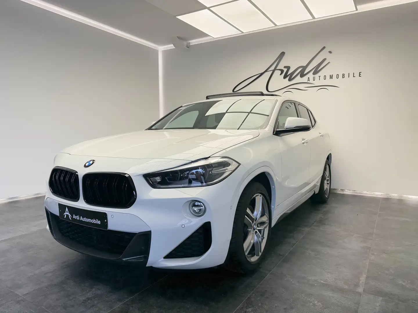 BMW X2 1.5iA sDrive18 *PACK M*TOIT OUV*1ER PROP*GARANTIE* Blanco - 1