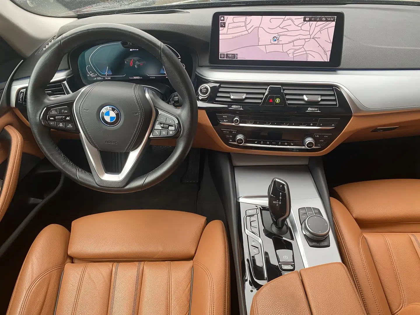 BMW 545 e xDr LASER/HUD/S-SITZ/CAM/K-ZUG/PRIVACY/HiFi Gris - 2