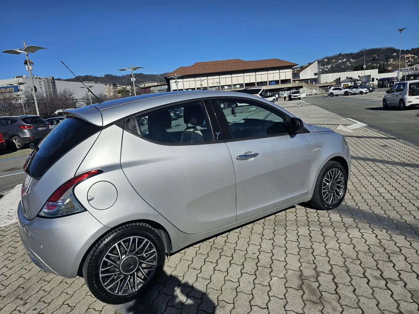 Lancia Ypsilon 1.3 mjt Gold s&s 95cv Zilver - 1