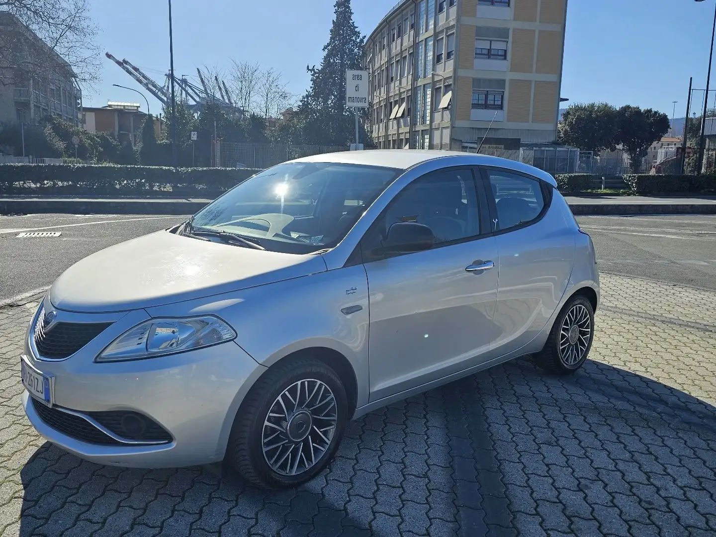 Lancia Ypsilon 1.3 mjt Gold s&s 95cv Zilver - 2