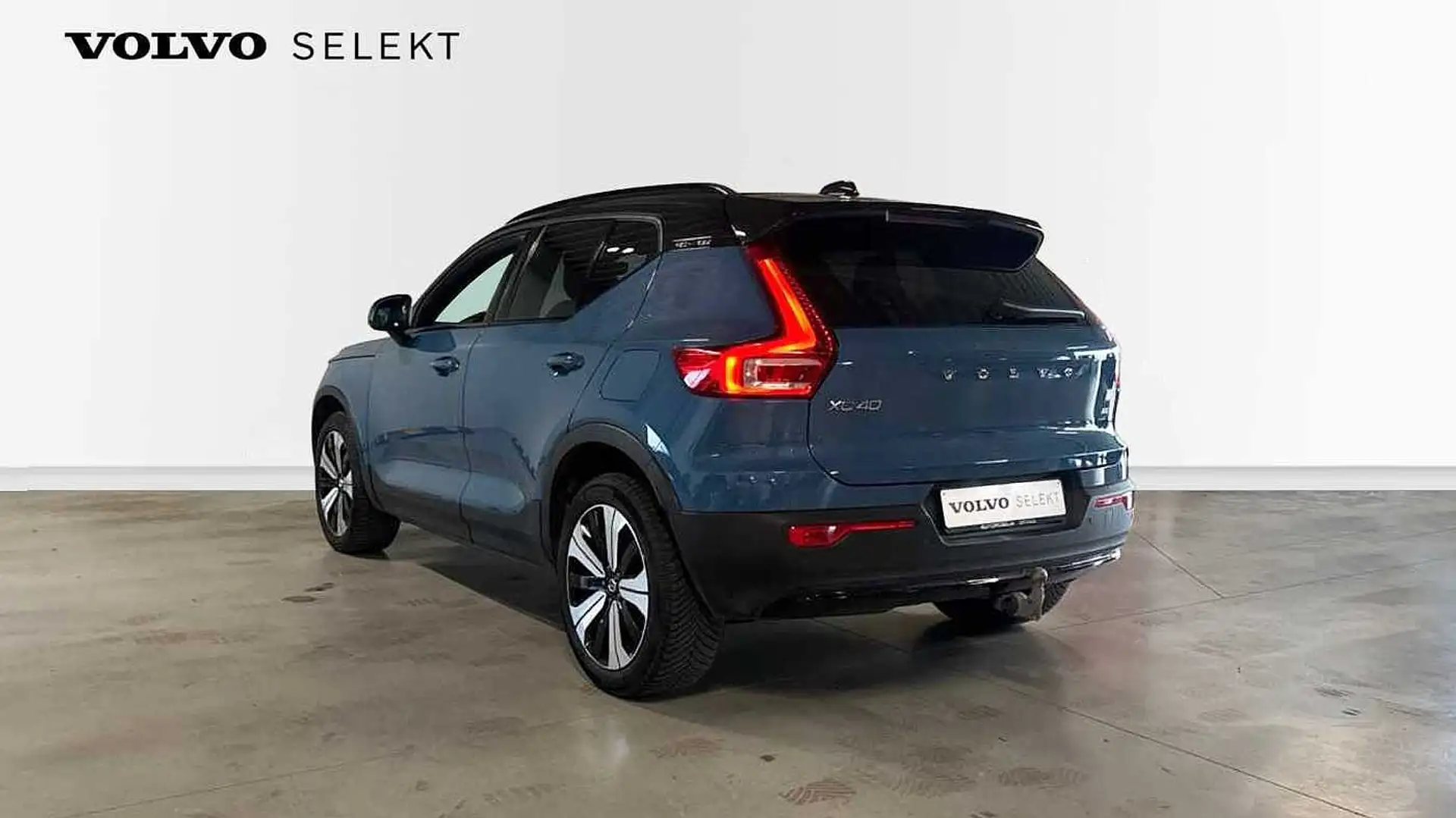Volvo XC40 Plus Single Motor | Wegklapb trekhaak | Zetelverw Blauw - 2