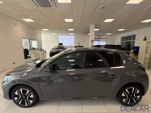 Peugeot 208 view 5