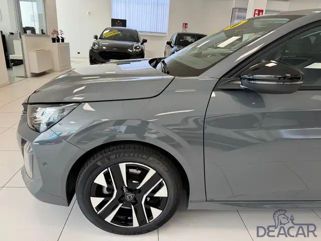 Peugeot 208 view 3