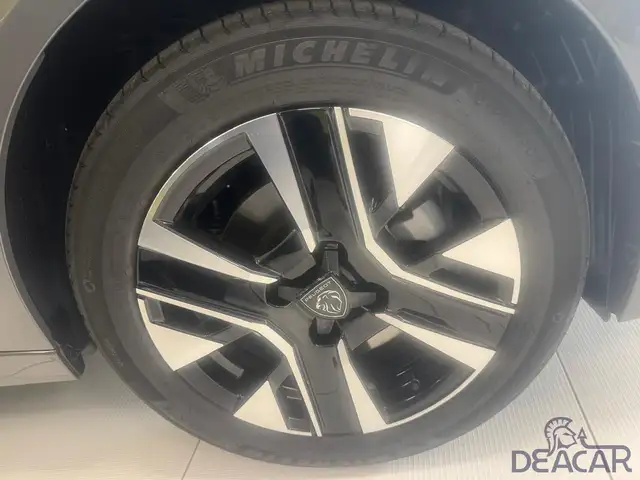 Peugeot 208 view 4