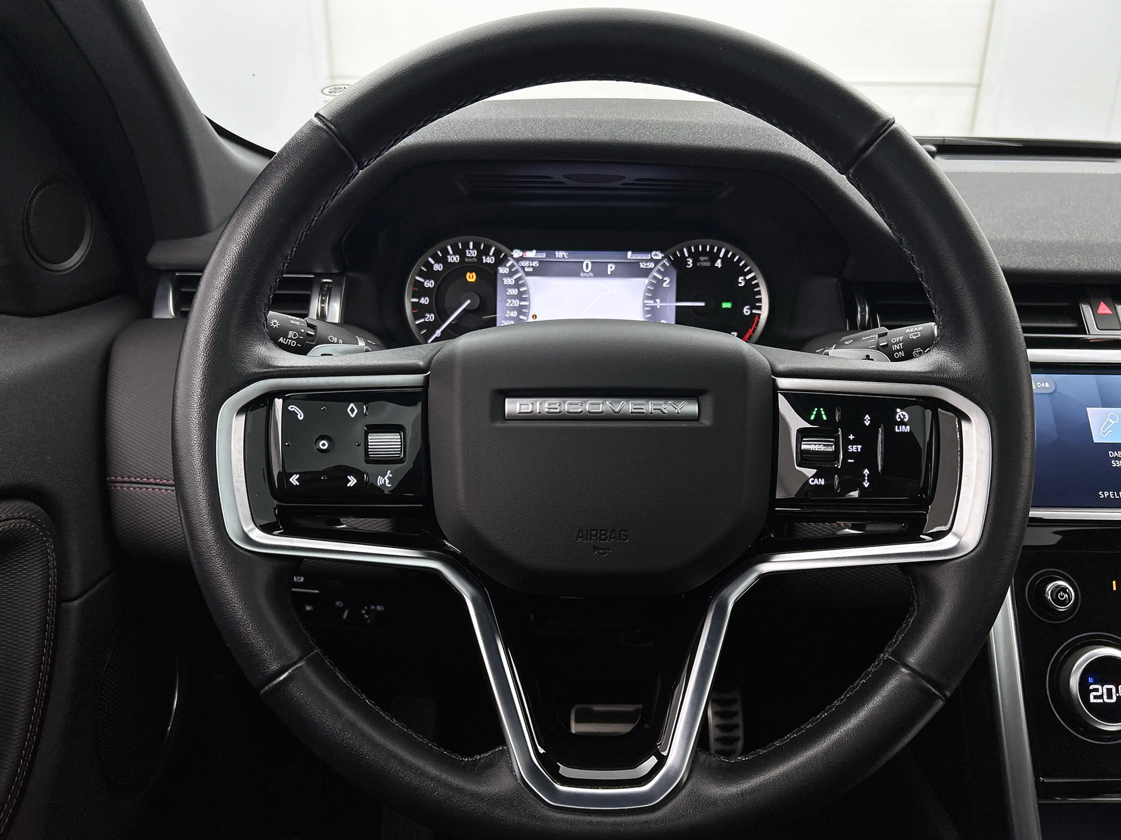 Land Rover Discovery Sport P300e Hybride R-Dynamic SE / Panoramadak / Leder — photo 33