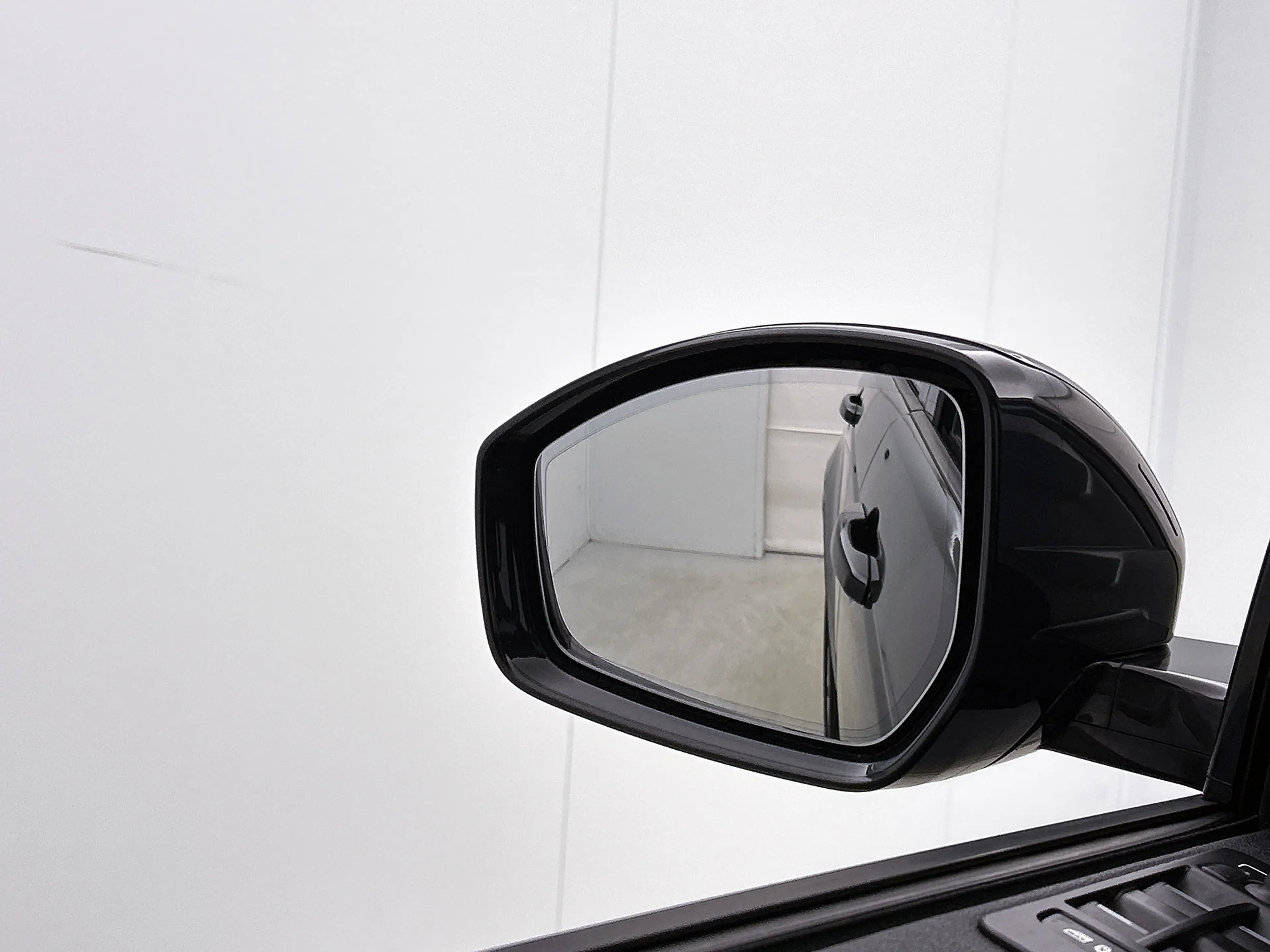 Land Rover Discovery Sport P300e Hybride R-Dynamic SE / Panoramadak / Leder — photo 22