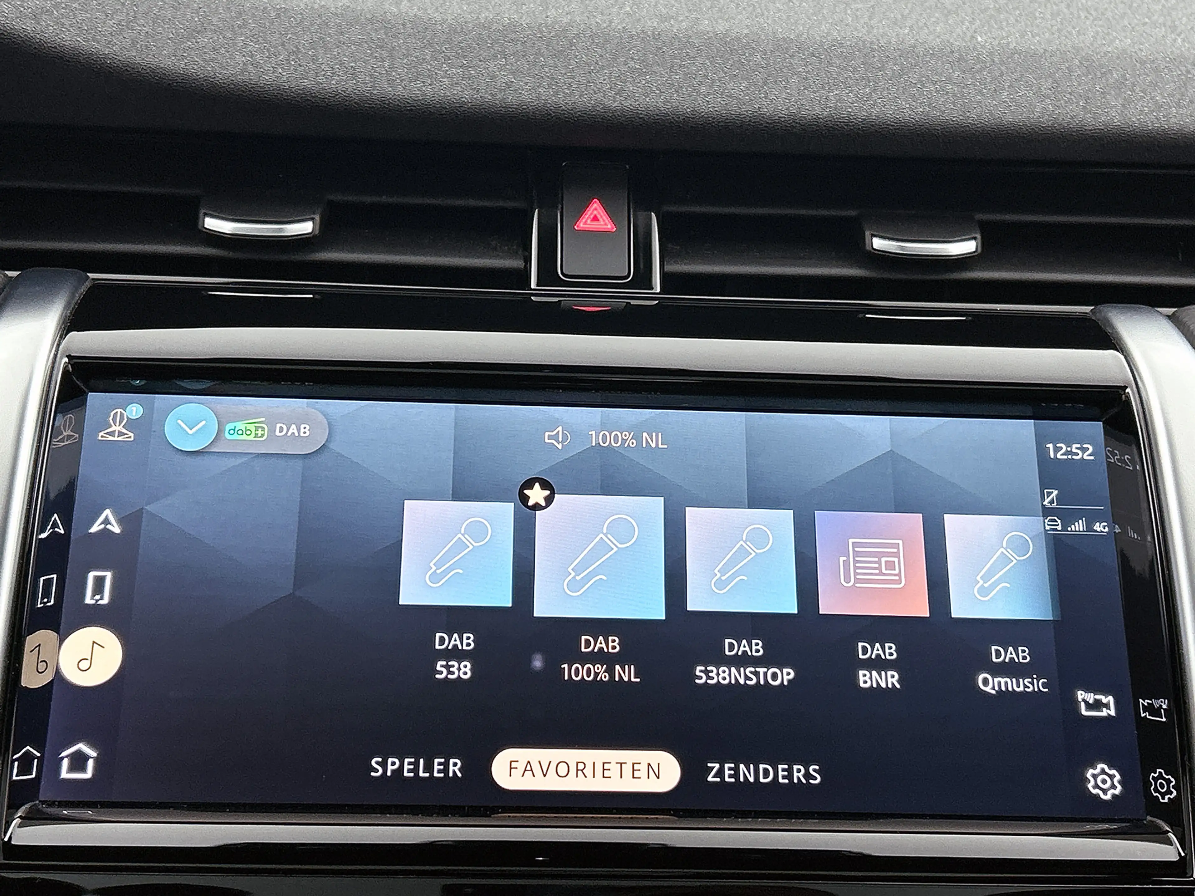 Land Rover Discovery Sport P300e Hybride R-Dynamic SE / Panoramadak / Leder — photo 9