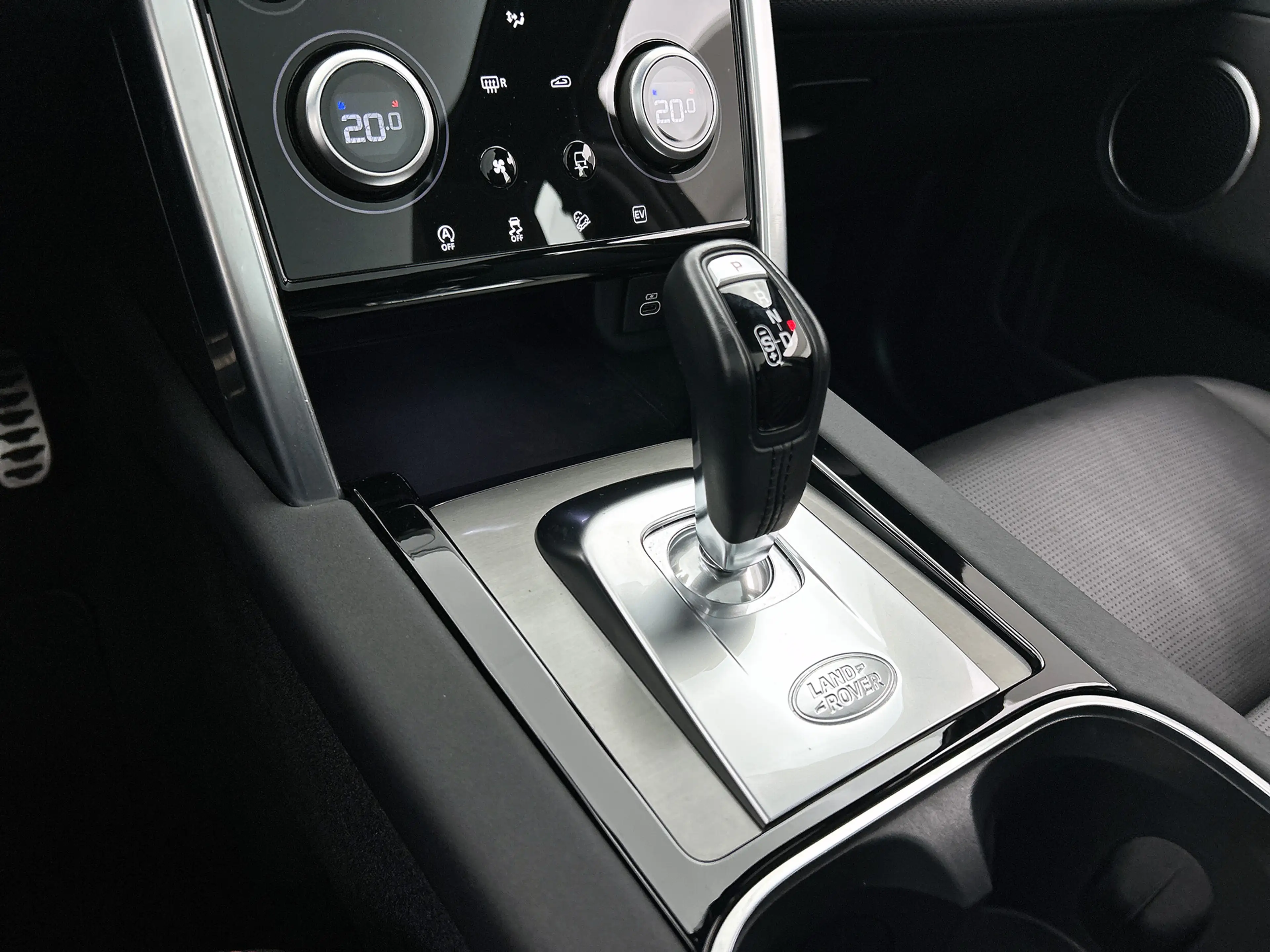 Land Rover Discovery Sport P300e Hybride R-Dynamic SE / Panoramadak / Leder — photo 29
