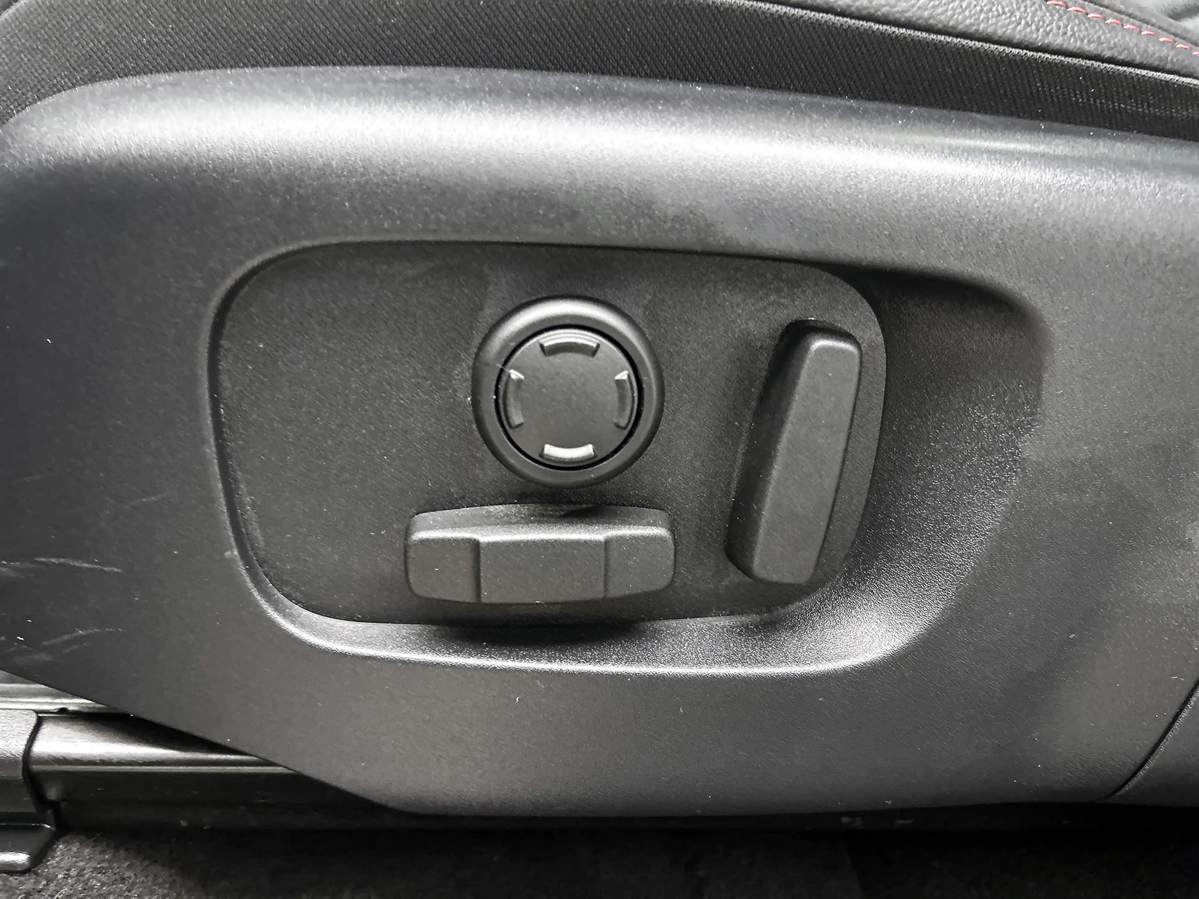 Land Rover Discovery Sport P300e Hybride R-Dynamic SE / Panoramadak / Leder — photo 26