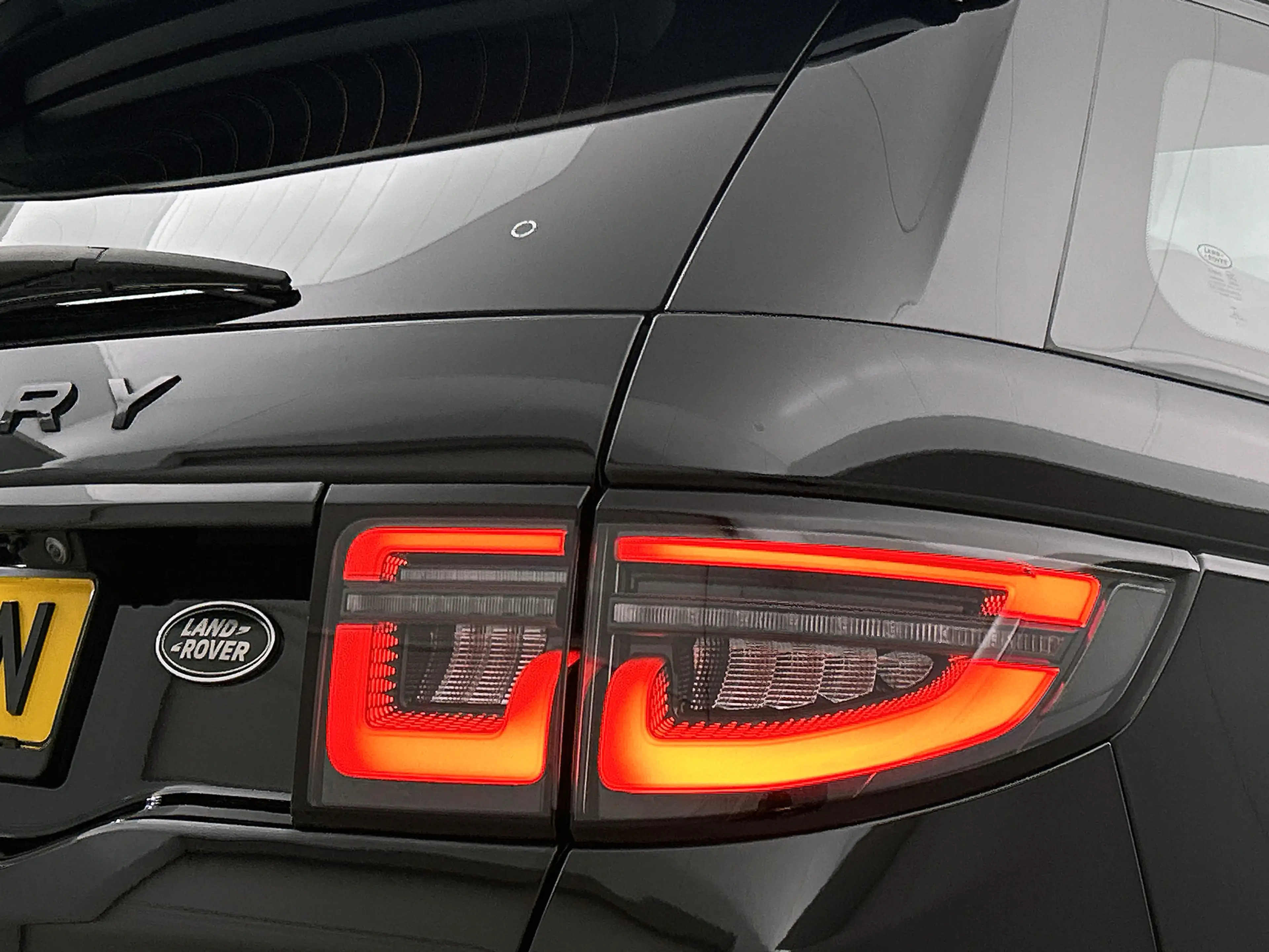 Land Rover Discovery Sport P300e Hybride R-Dynamic SE / Panoramadak / Leder — photo 16