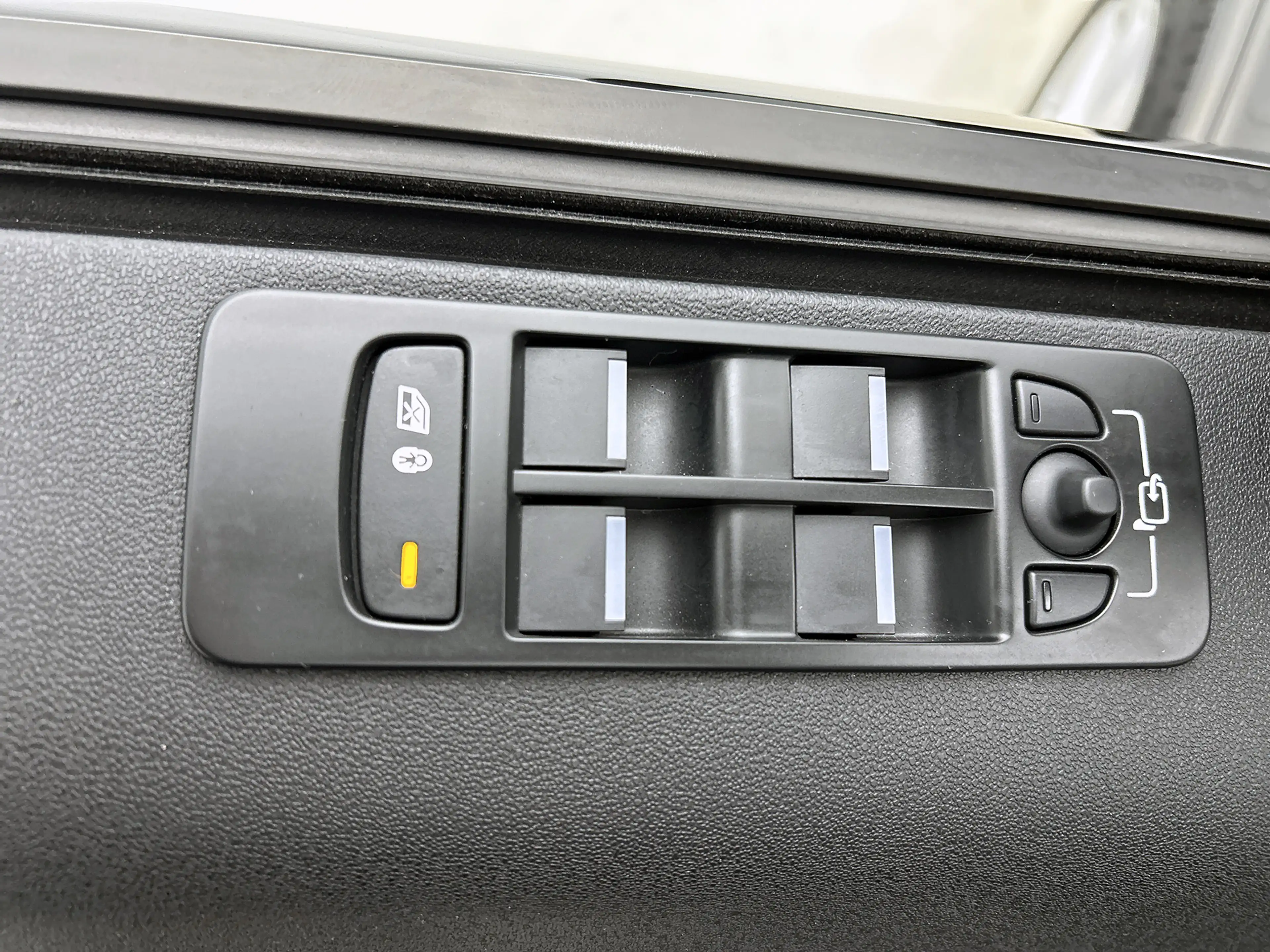 Land Rover Discovery Sport P300e Hybride R-Dynamic SE / Panoramadak / Leder — photo 32