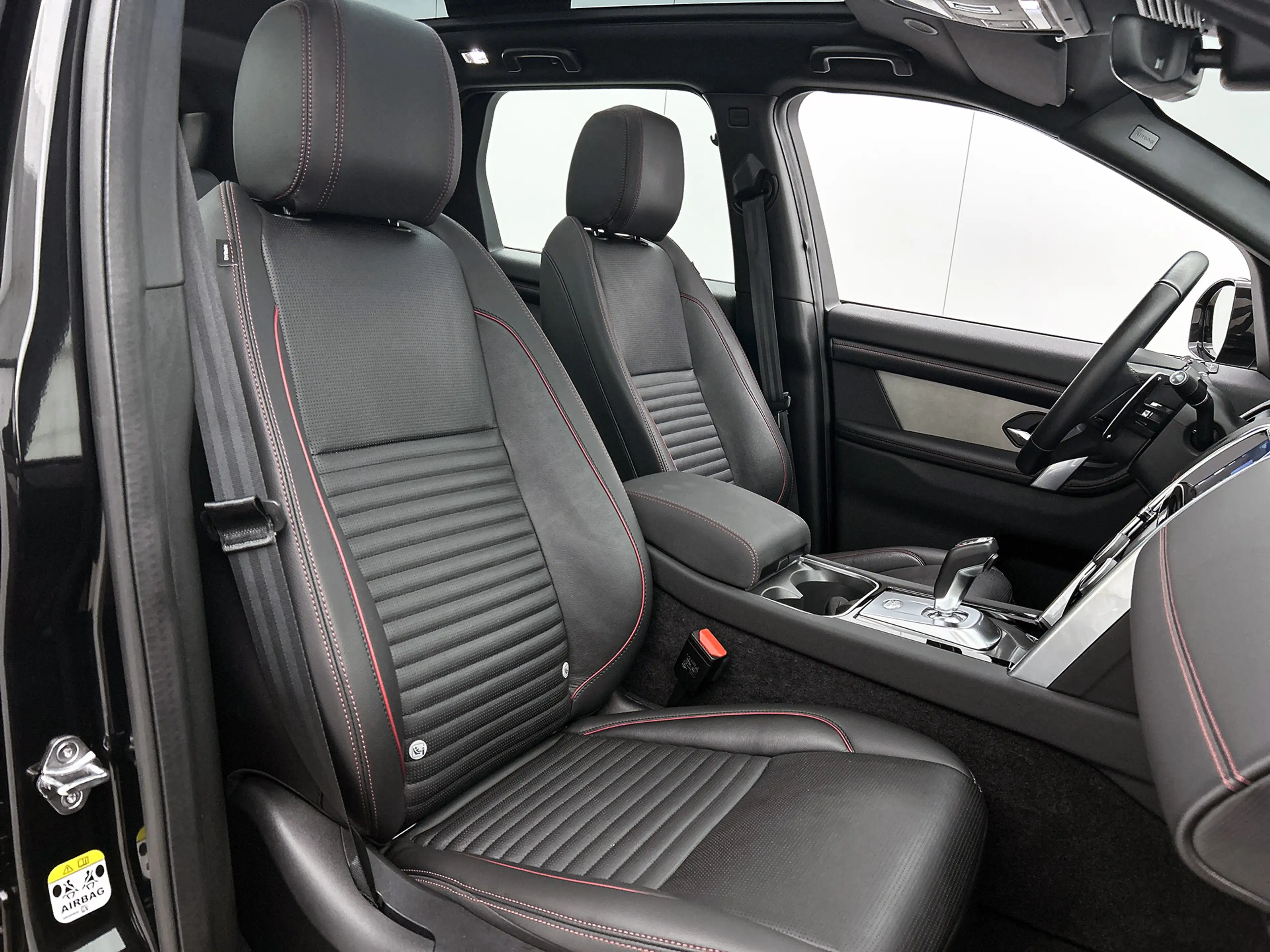 Land Rover Discovery Sport P300e Hybride R-Dynamic SE / Panoramadak / Leder — photo 37