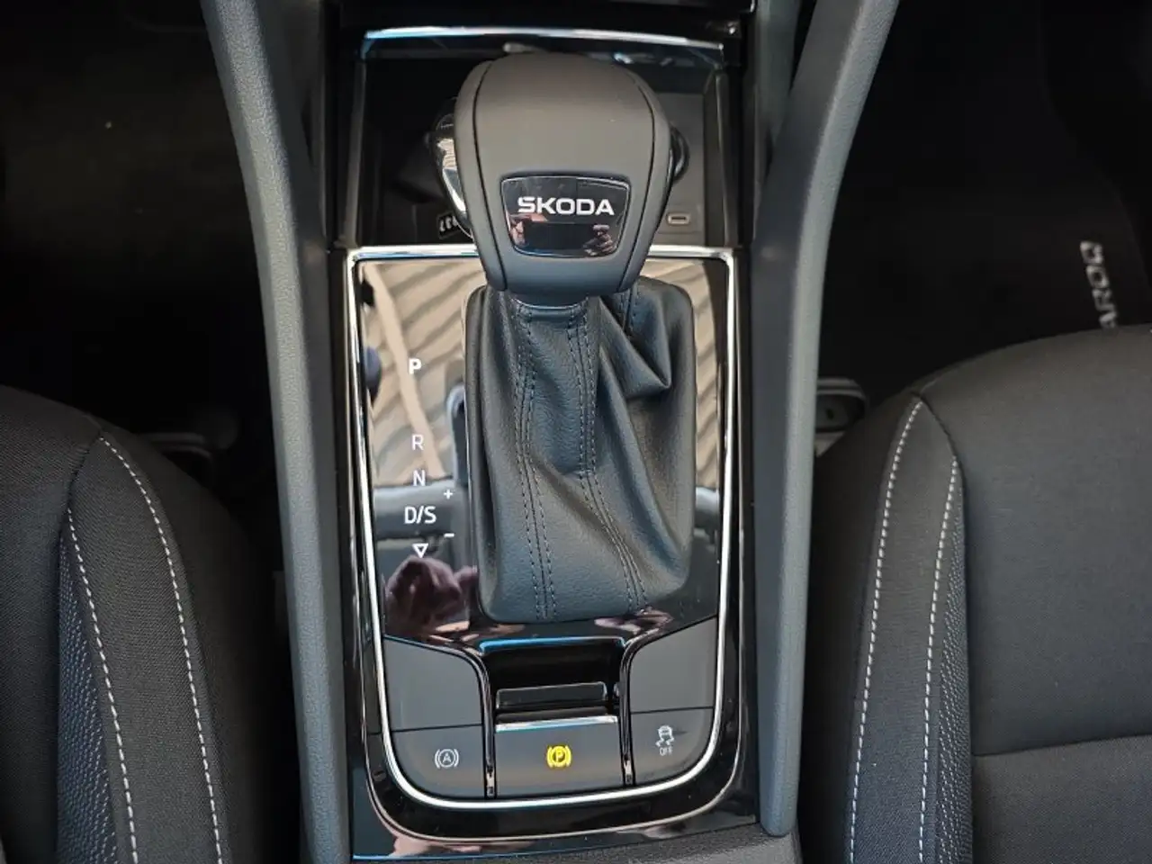 Skoda Karoq 1,5TSI DSG 18*Alu/aAHK/ACC/Kamera/Winterp., миниатюра 23