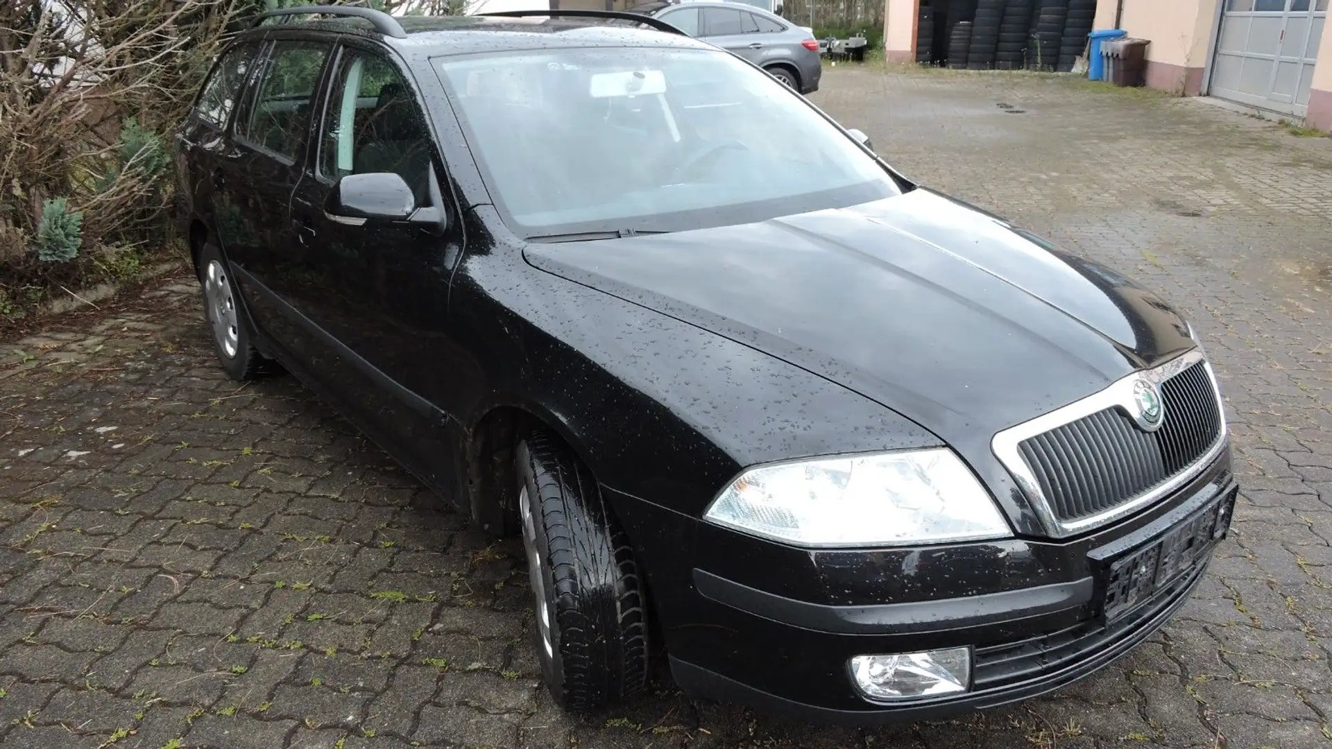 Skoda Octavia Combi 1.6 FSI / Klimaautomatik Schwarz - 2