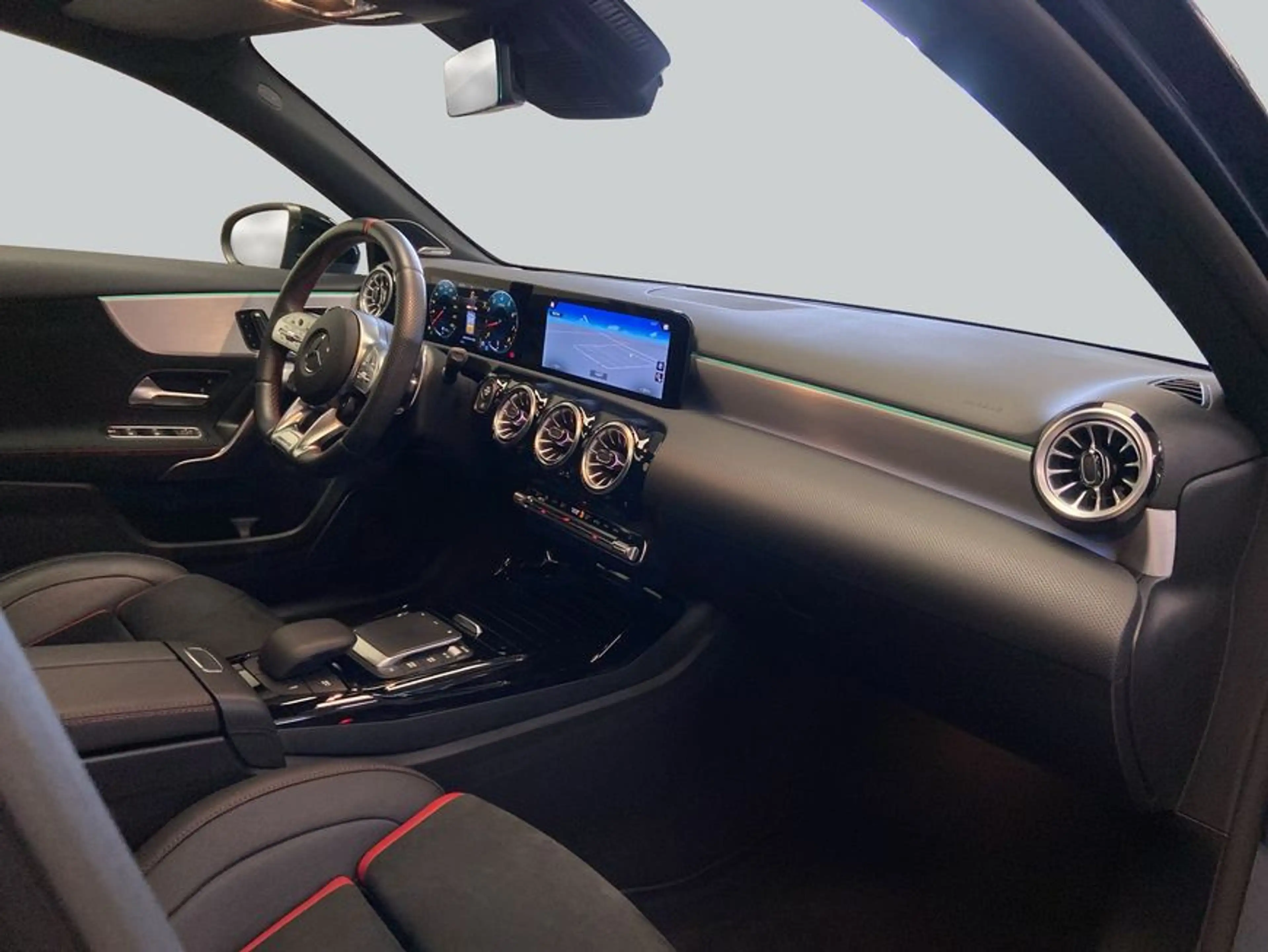 Mercedes-Benz A 45 AMG A-Klasse — photo 16