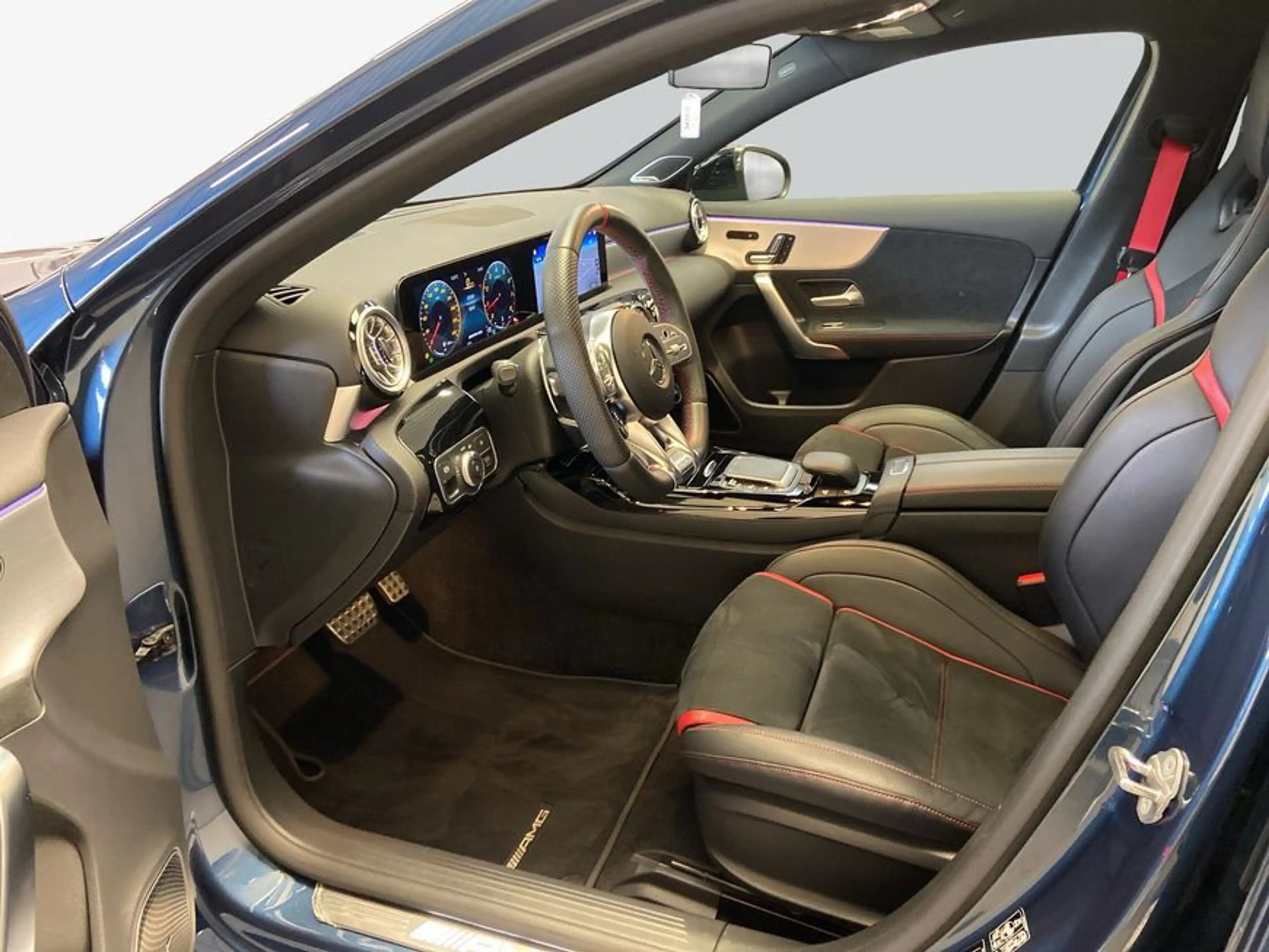 Mercedes-Benz A 45 AMG A-Klasse — photo 10