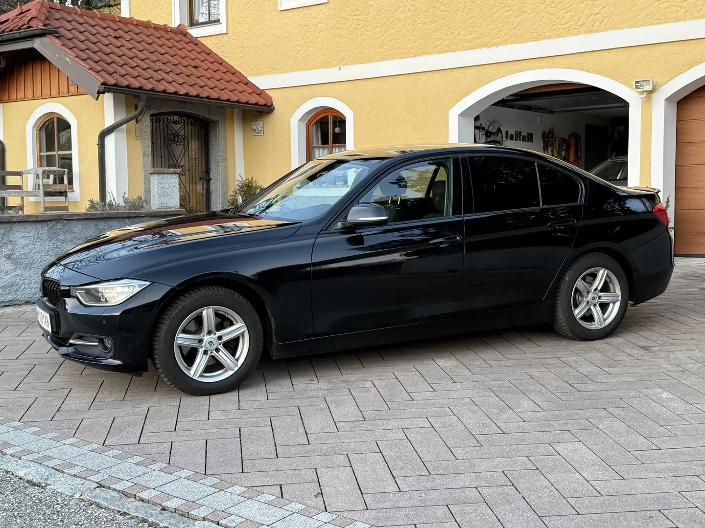 BMW 318 318d xDrive Sport Line - 2
