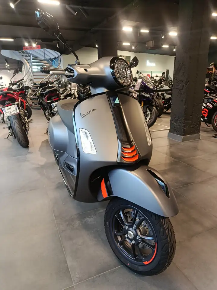 Vespa GTS Super Sport